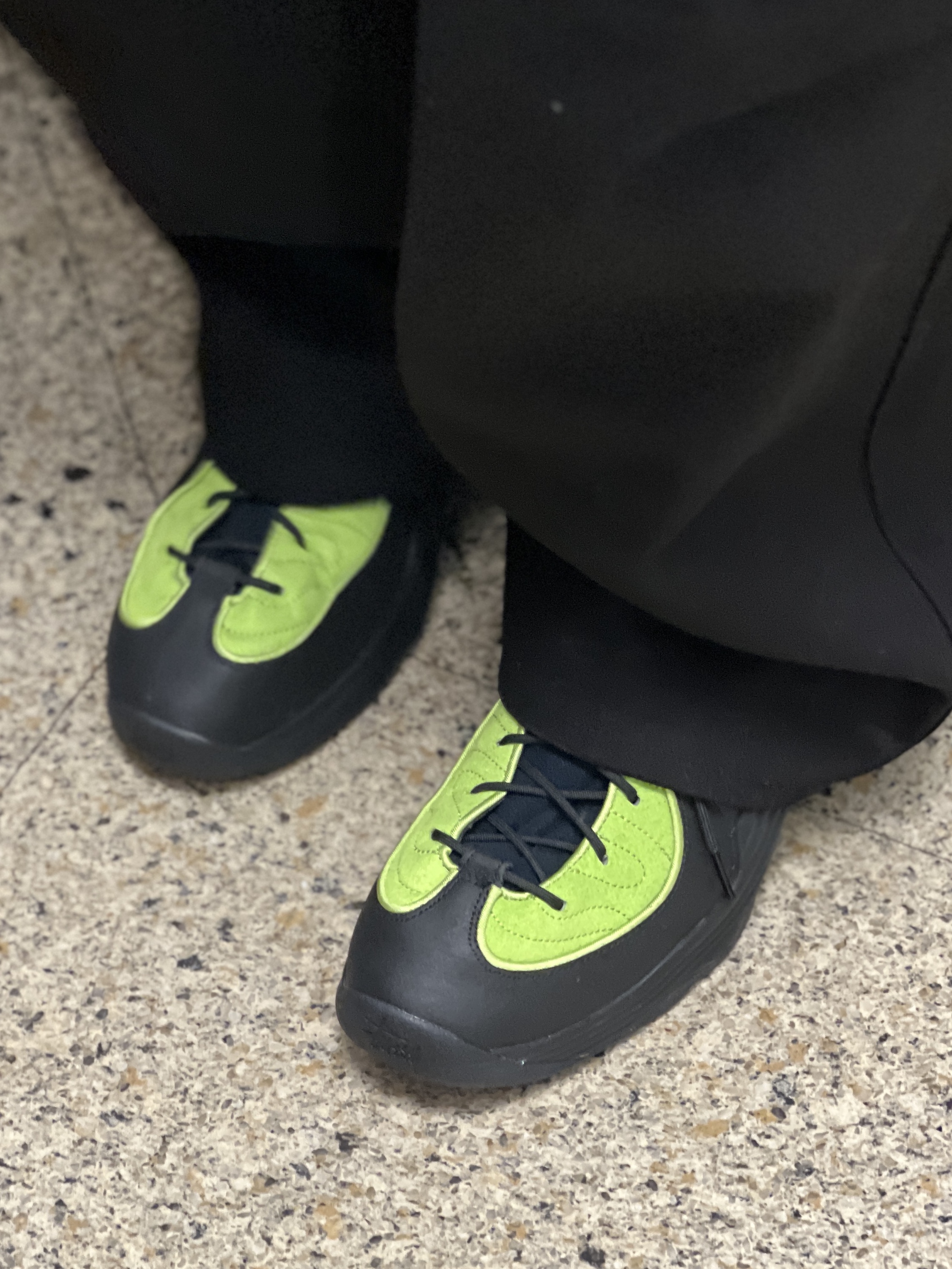 Nike x Stussy Air Penny II Vivid Green and Black 착용 스타일 - 2