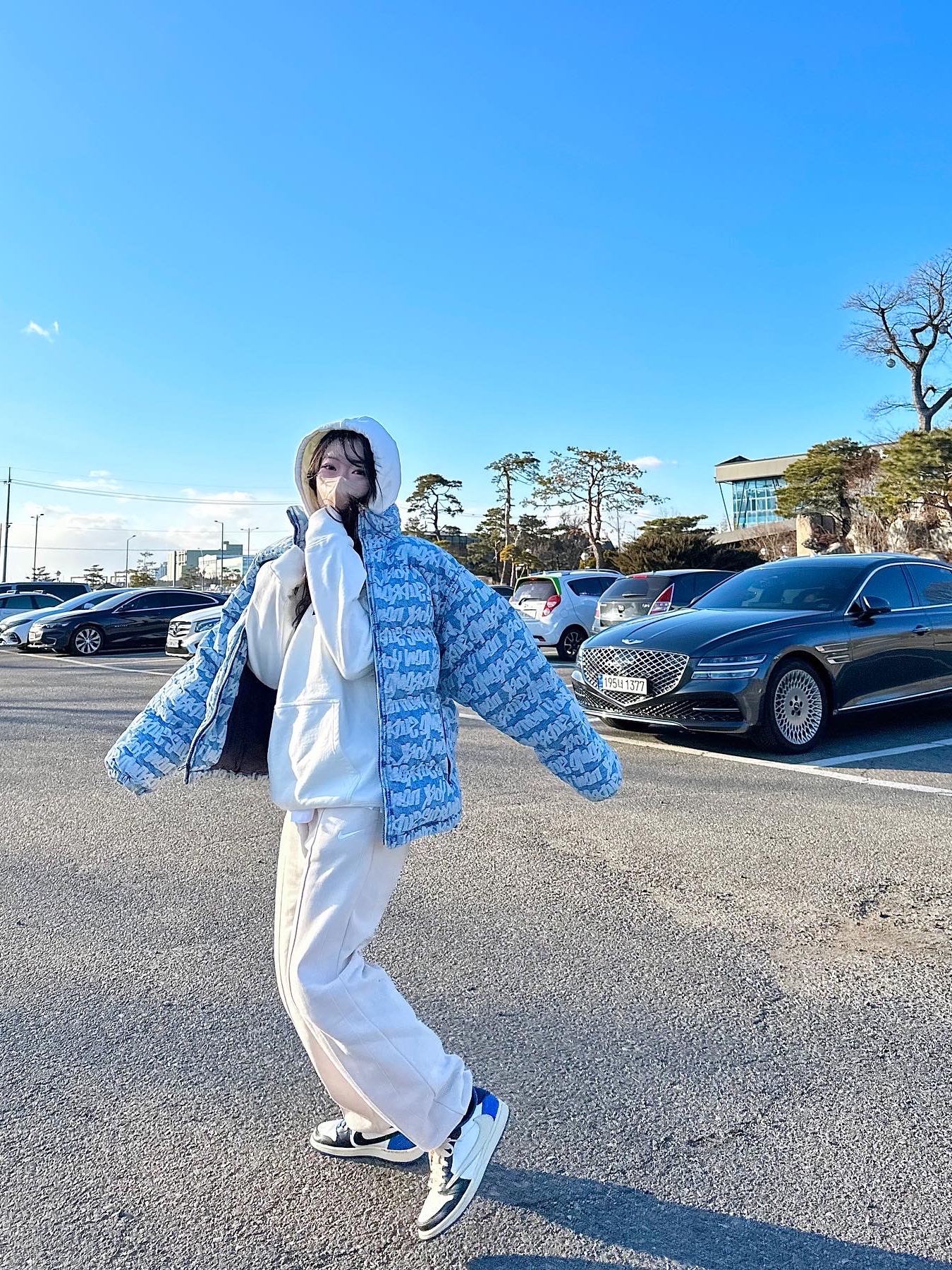 Jordan 1 x Travis Scott x Fragment Retro Low OG SP Military Blue, Palace Tri-Chenille Hood White - 21FW 착용 스타일