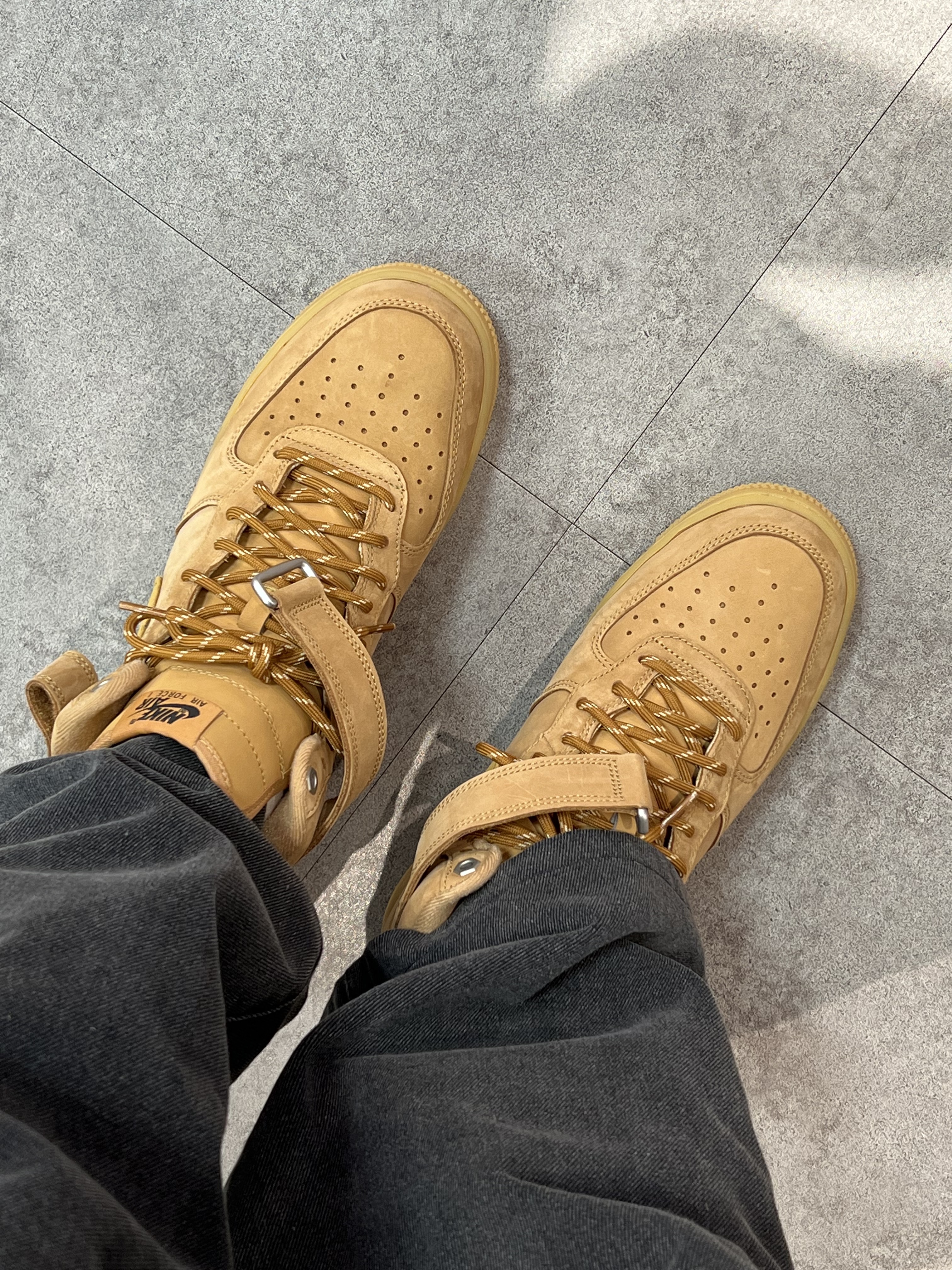 Nike Air Force 1 Mid '07 WB Flax 착용 스타일
