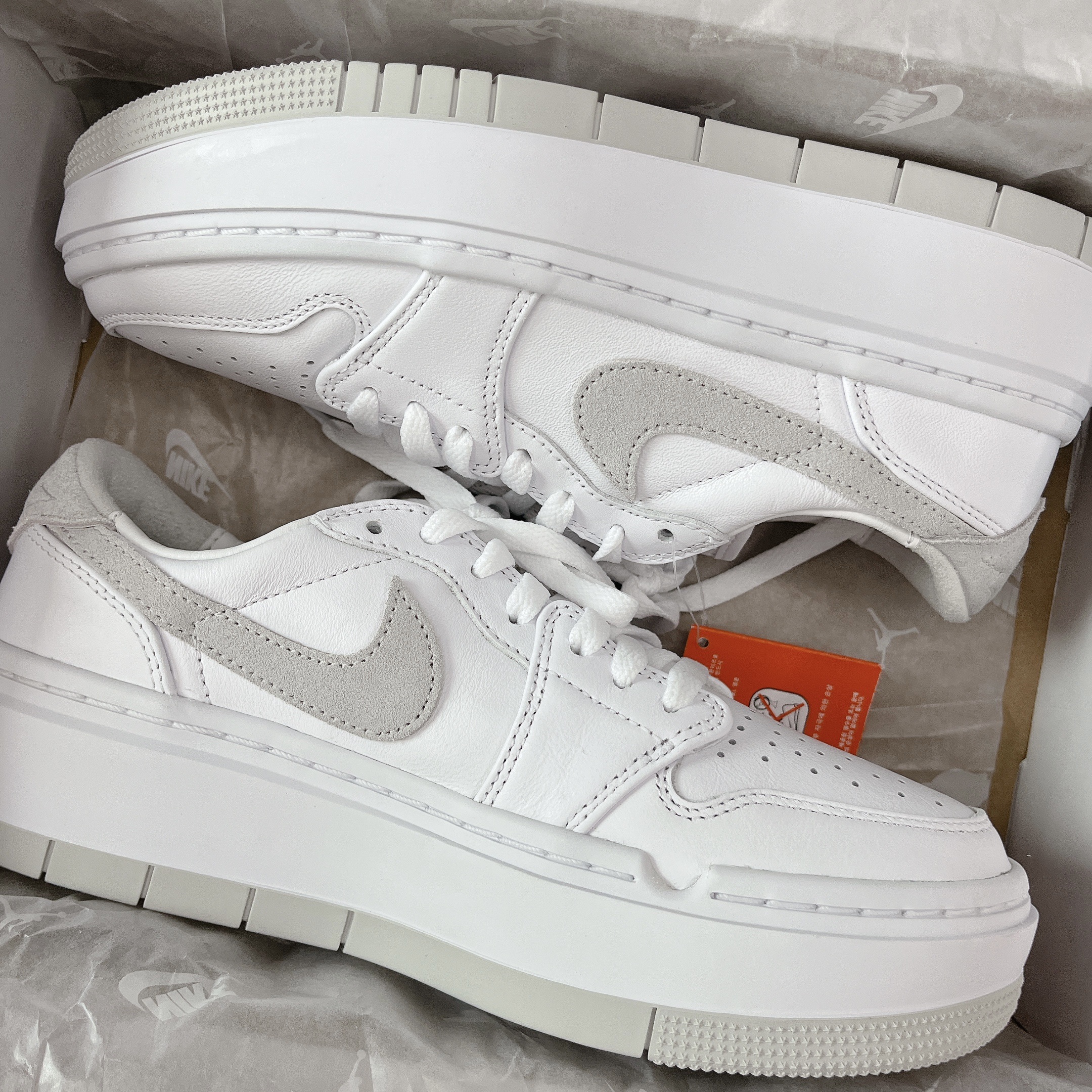 (W) Jordan 1 Elevate Low White Wolf Grey 착용 스타일 - 1