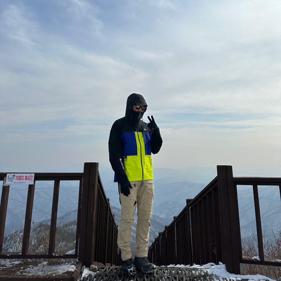 Nike ACG Gore-Tex Misery Ridge Jacket Deep Royal Blue Cyber - US/EU 착용 스타일