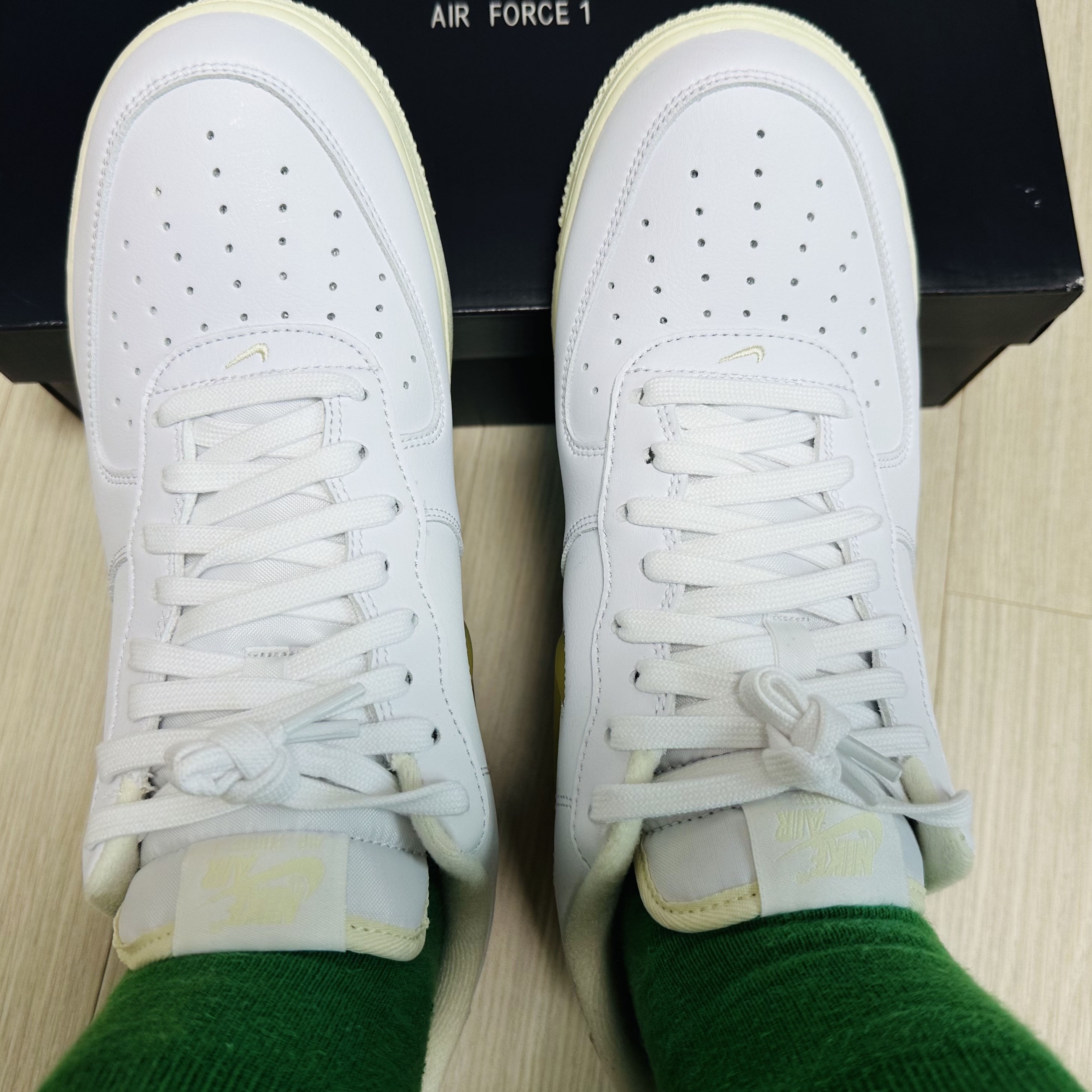 Nike Air Force 1 '07 LX Pale Vanilla 착용 스타일 - 3