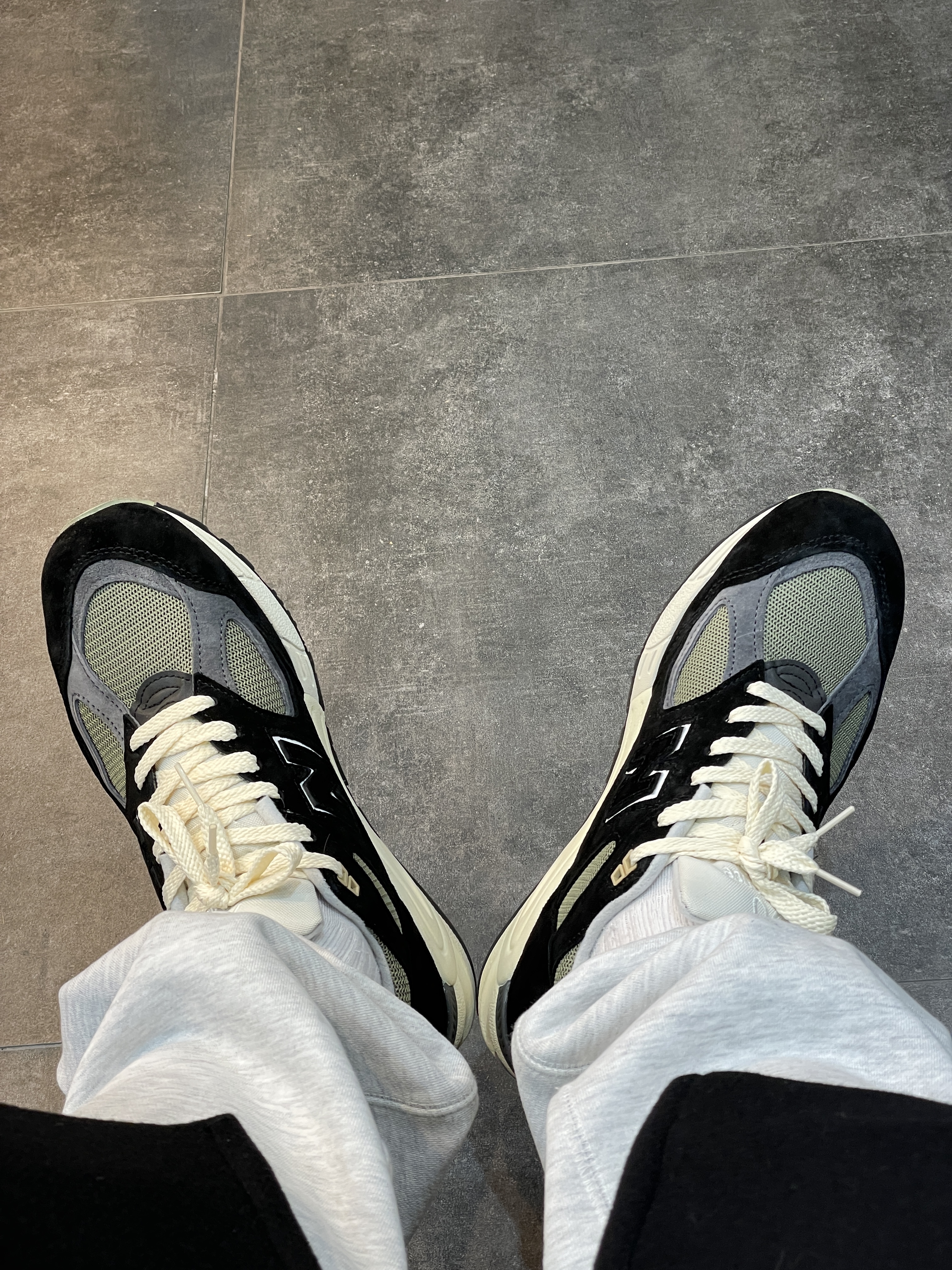 New Balance 990v2 Made in USA Black True camo 착용 스타일 - 2