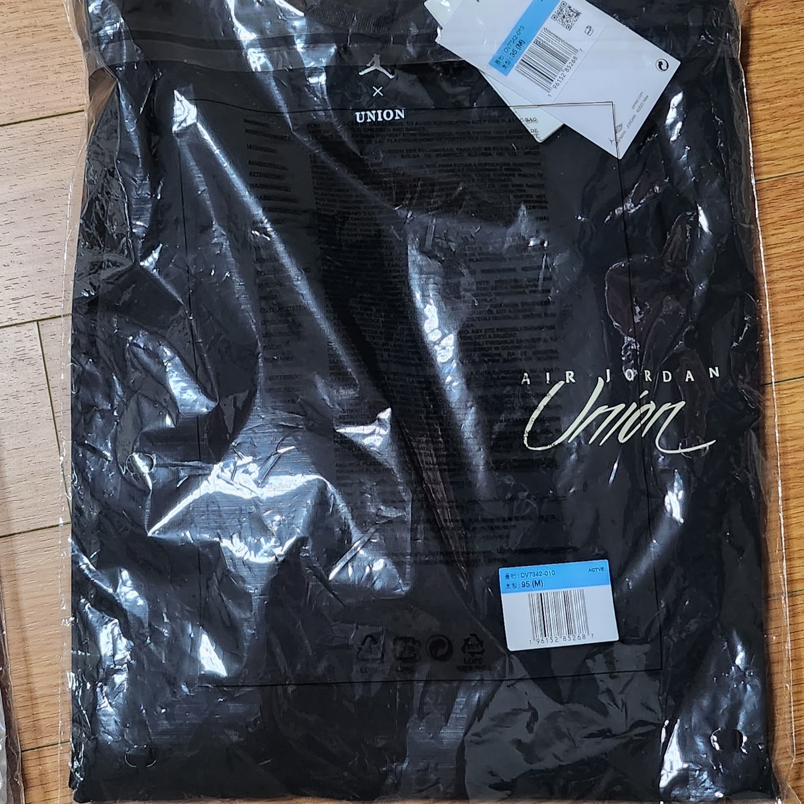 Nike x Stussy T-Shirt White (DV1774-100), Jordan x Union Long Sleeve T-Shirt Black - Asia 착용 스타일 - 2