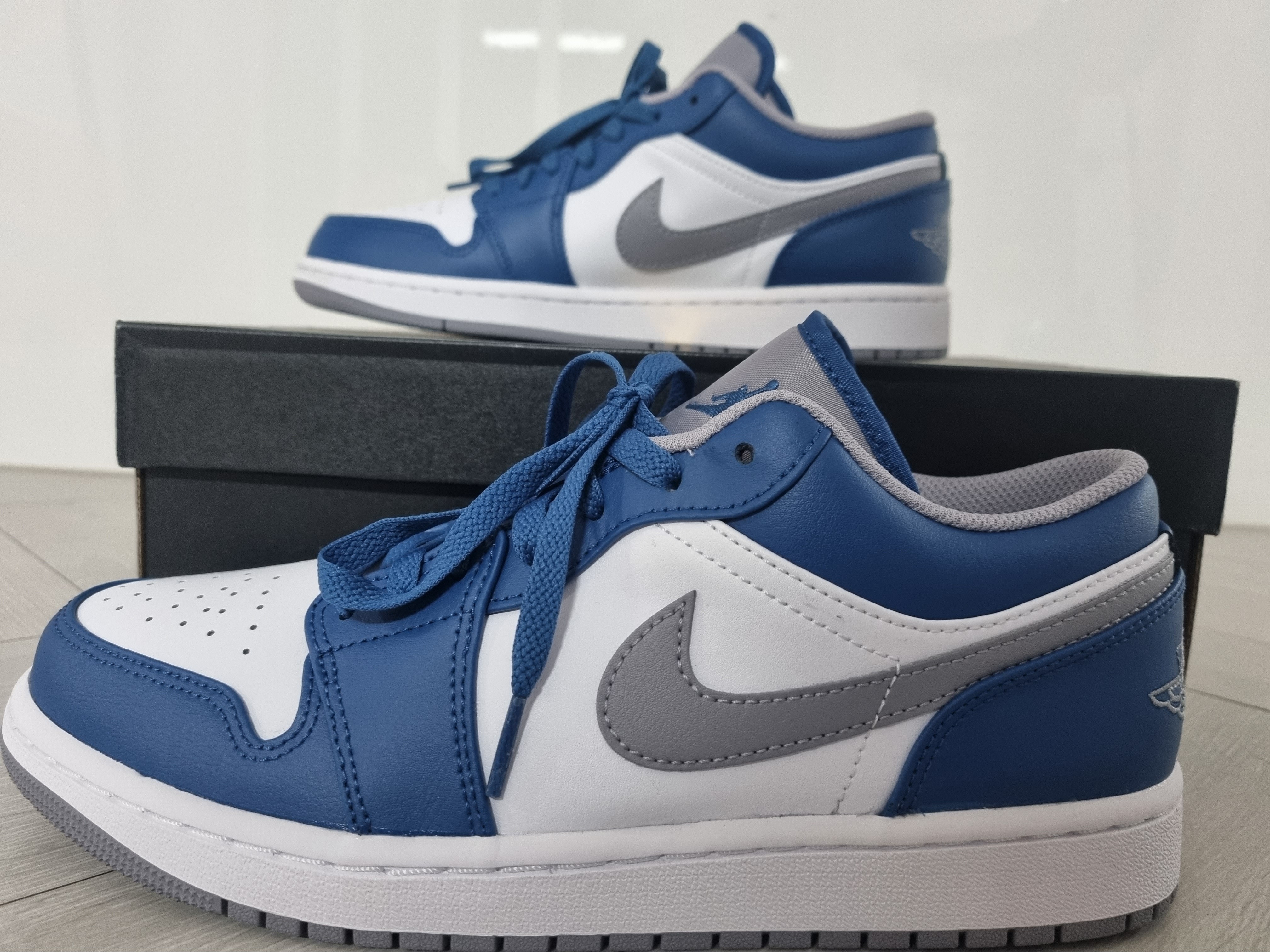 Jordan 1 Low True Blue Cement Grey 착용 스타일 - 3