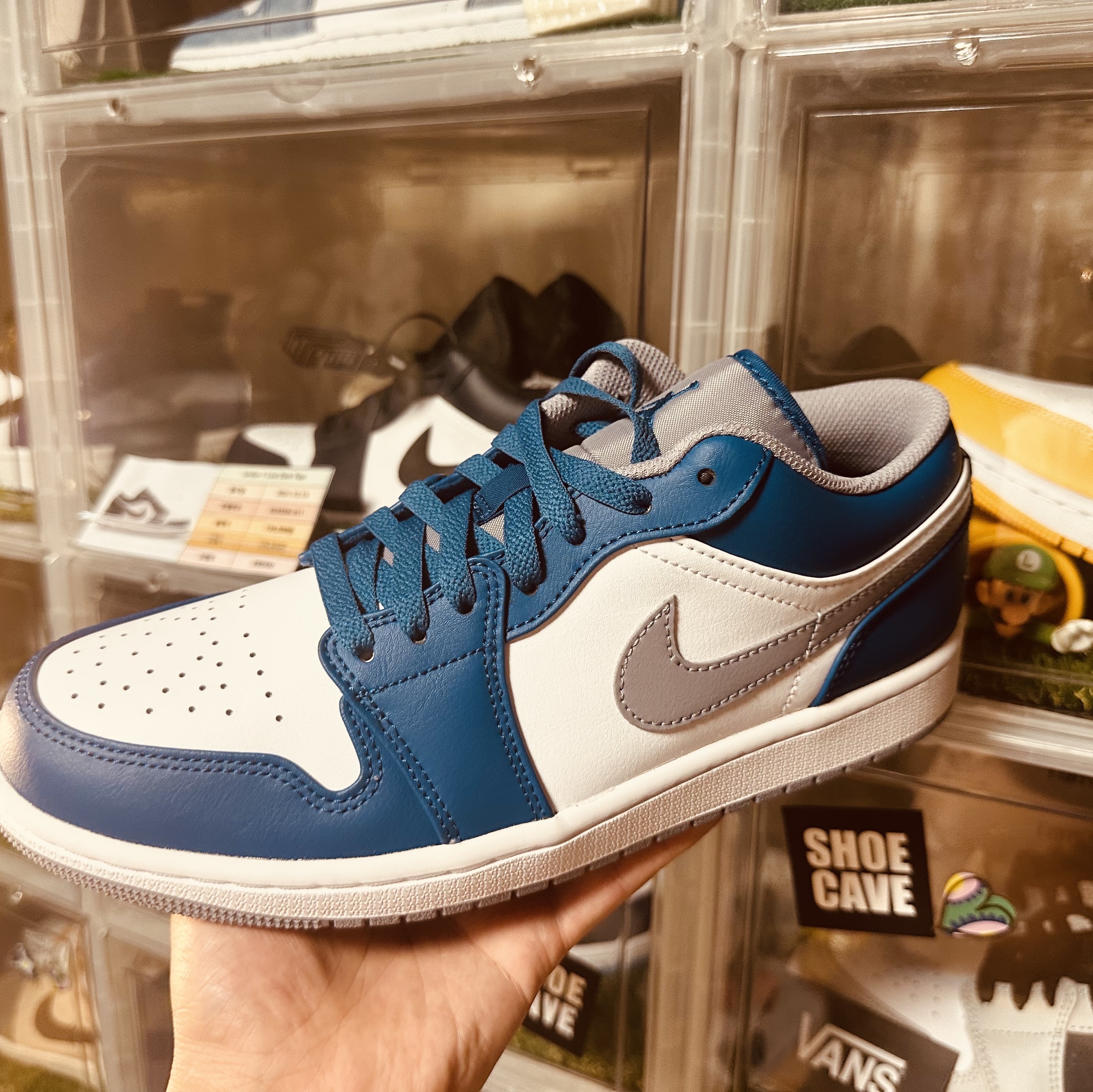 Jordan 1 Low True Blue Cement Grey 착용 스타일 - 3