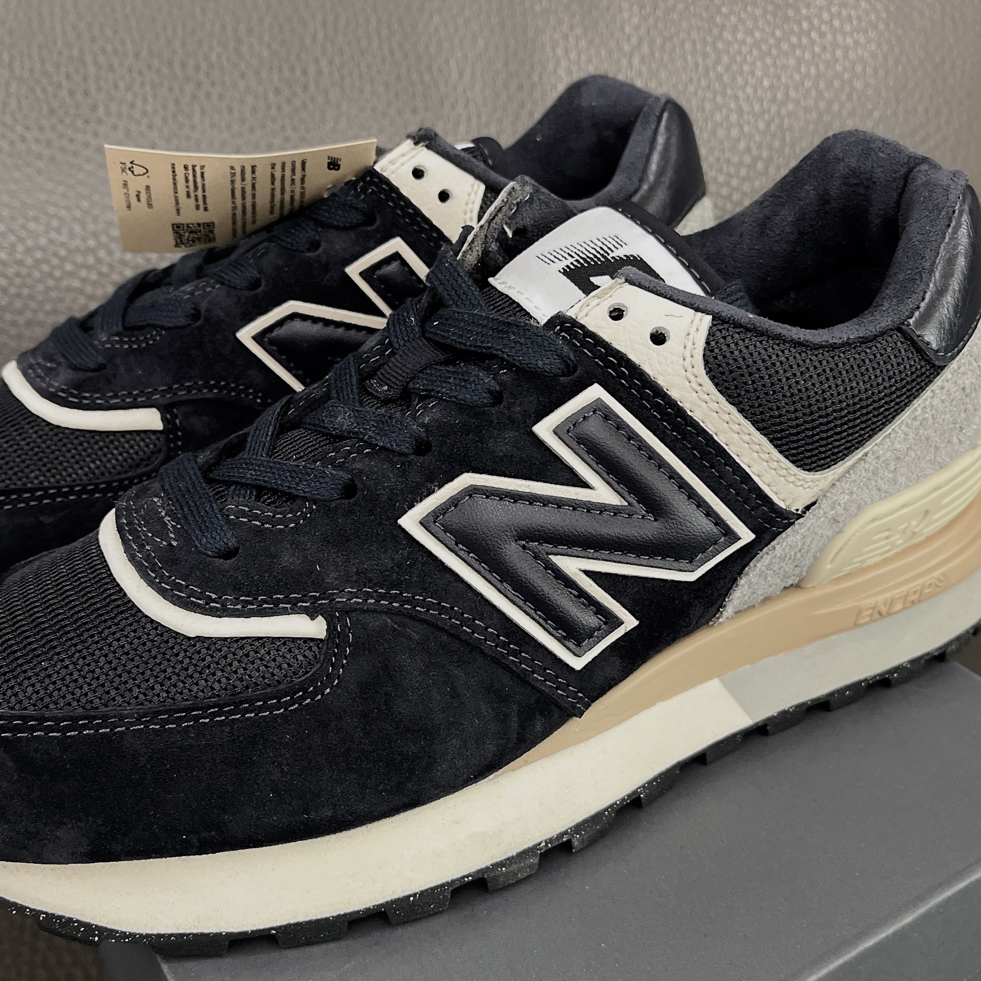 New Balance 574 Legacy Blue Navy 착용 스타일 - 2