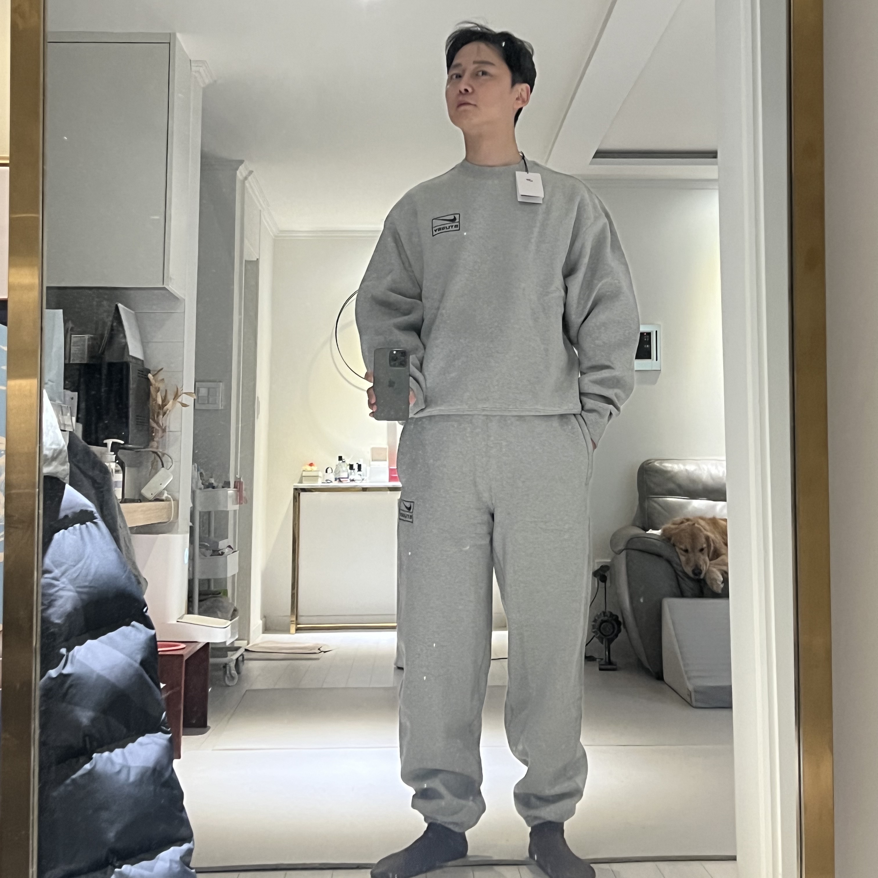 Nike x Stussy NRG Fleece Pants Dark Grey Heather (DO9340-063), Nike x Stussy NRG Fleece Crewneck Dark Grey Heather (DO9337-063) 착용 스타일 - 2
