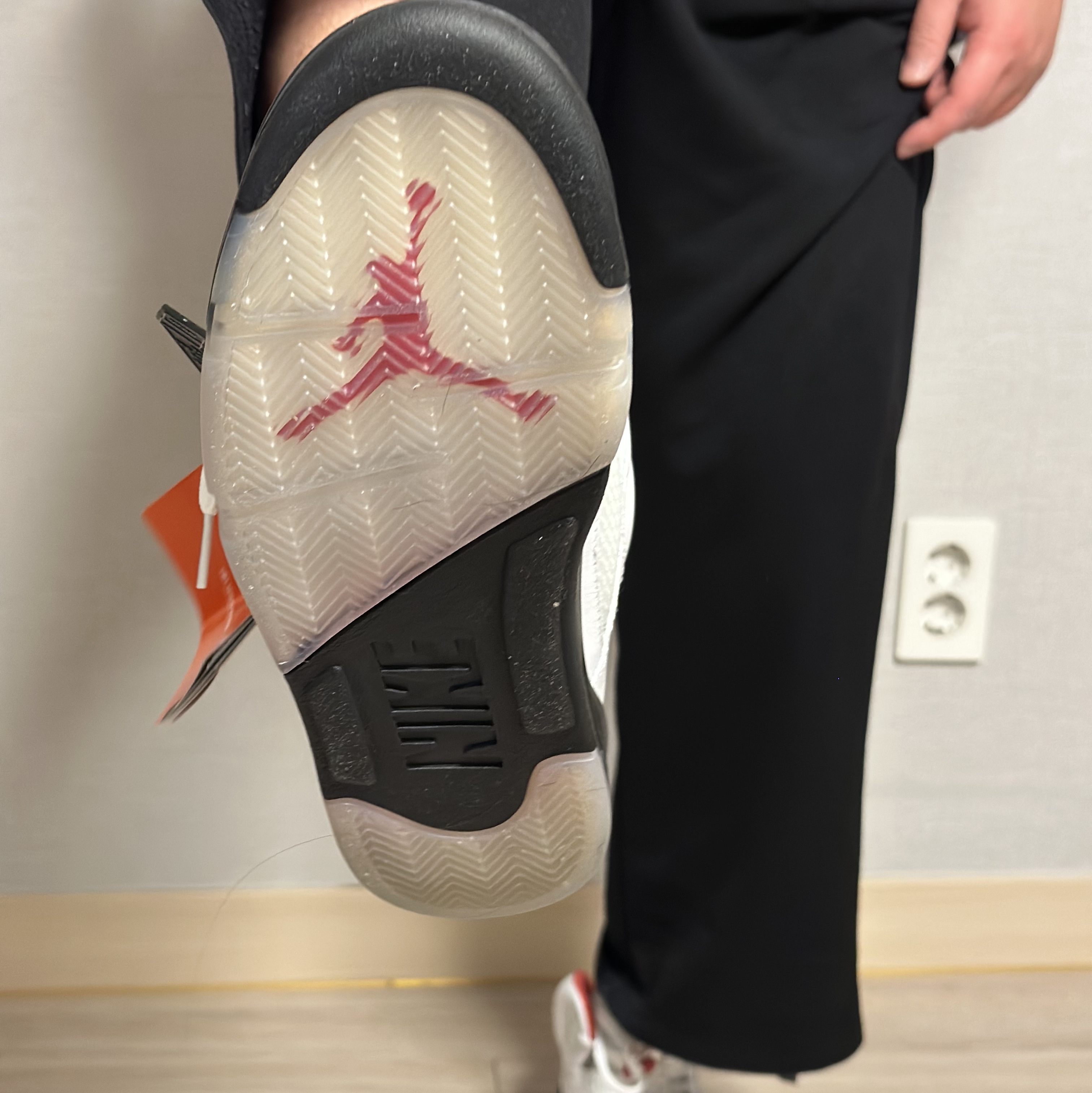 Jordan 5 Retro Fire Red Silver Tongue 2020 착용 스타일 - 2