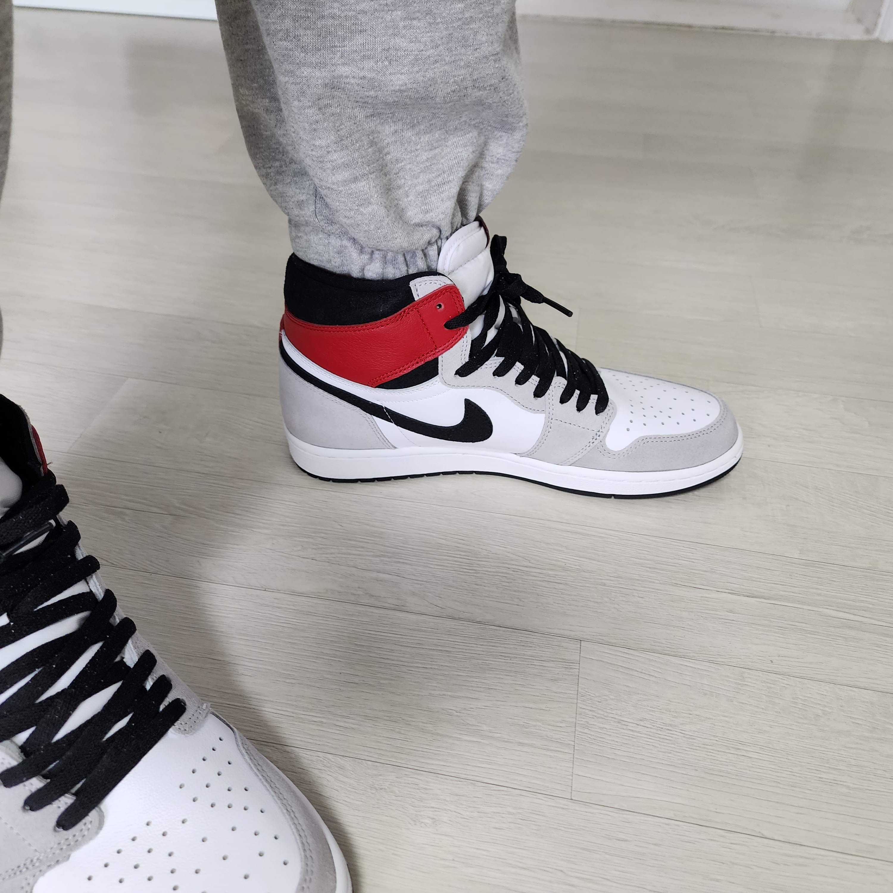 Jordan 1 Retro High OG Light Smoke Grey 착용 스타일
