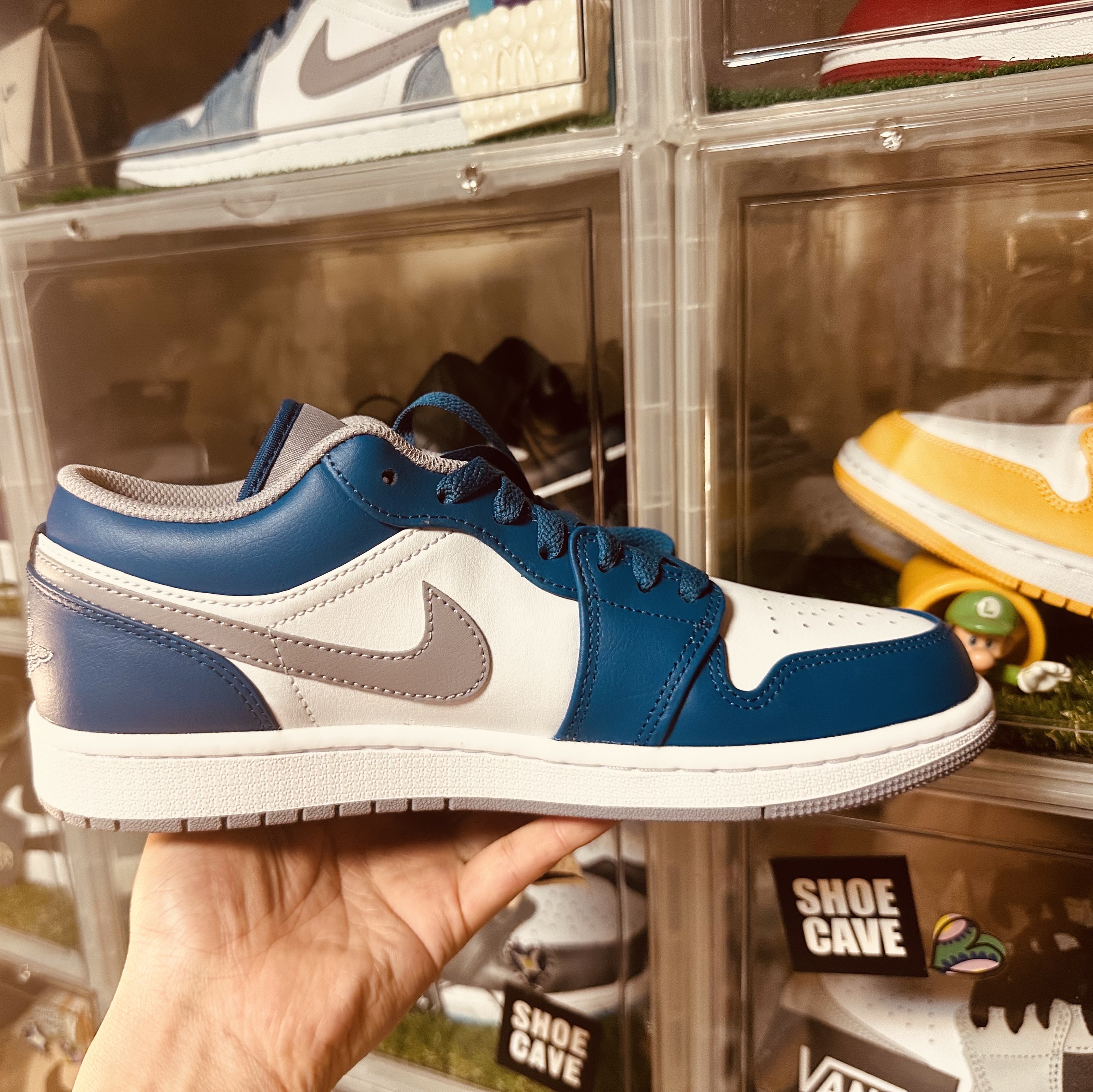 Jordan 1 Low True Blue Cement Grey 착용 스타일 - 4