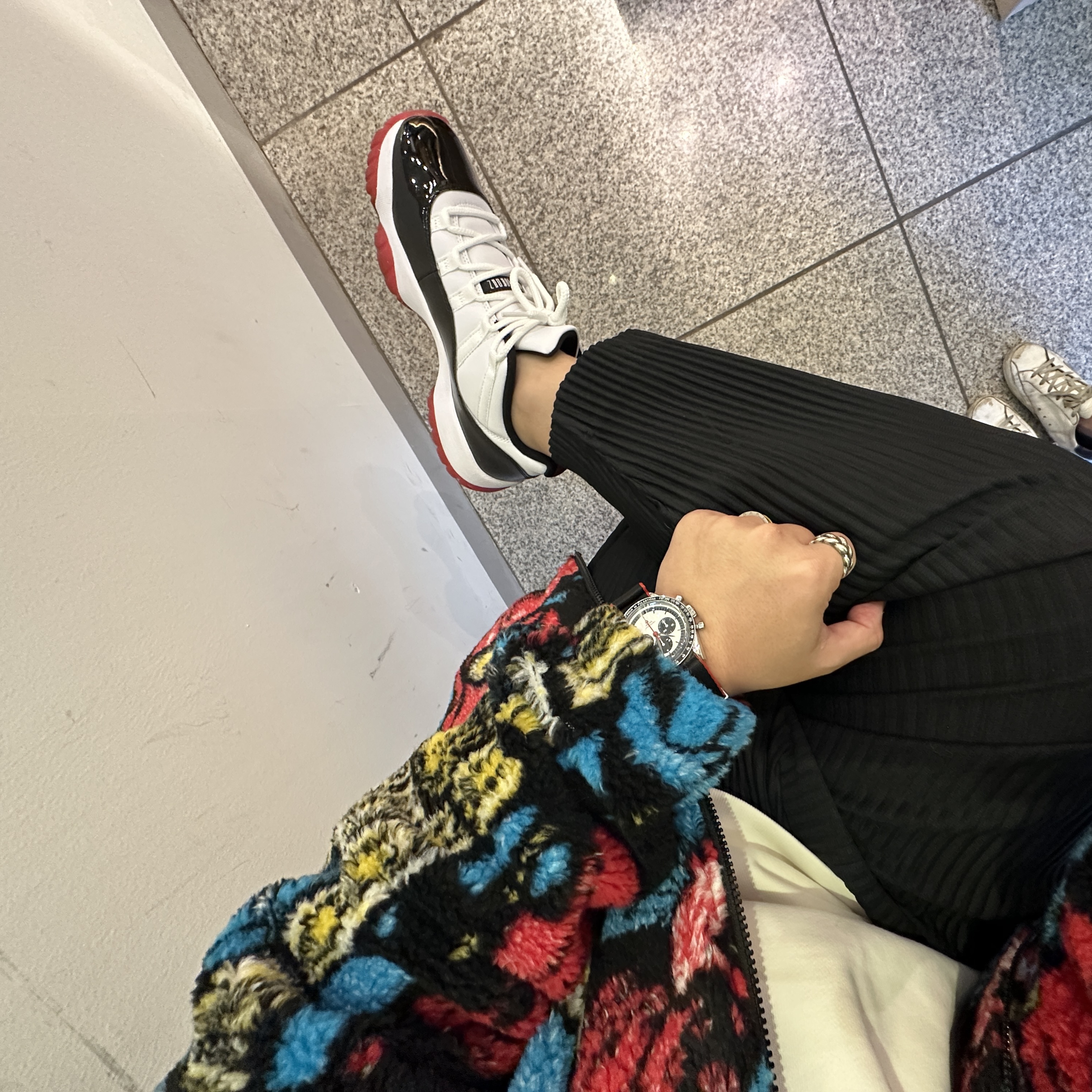 Supreme Saint Michael Fleece Jacket White - 21SS, Jordan 11 Retro Low Concord Bred 착용 스타일 - 2