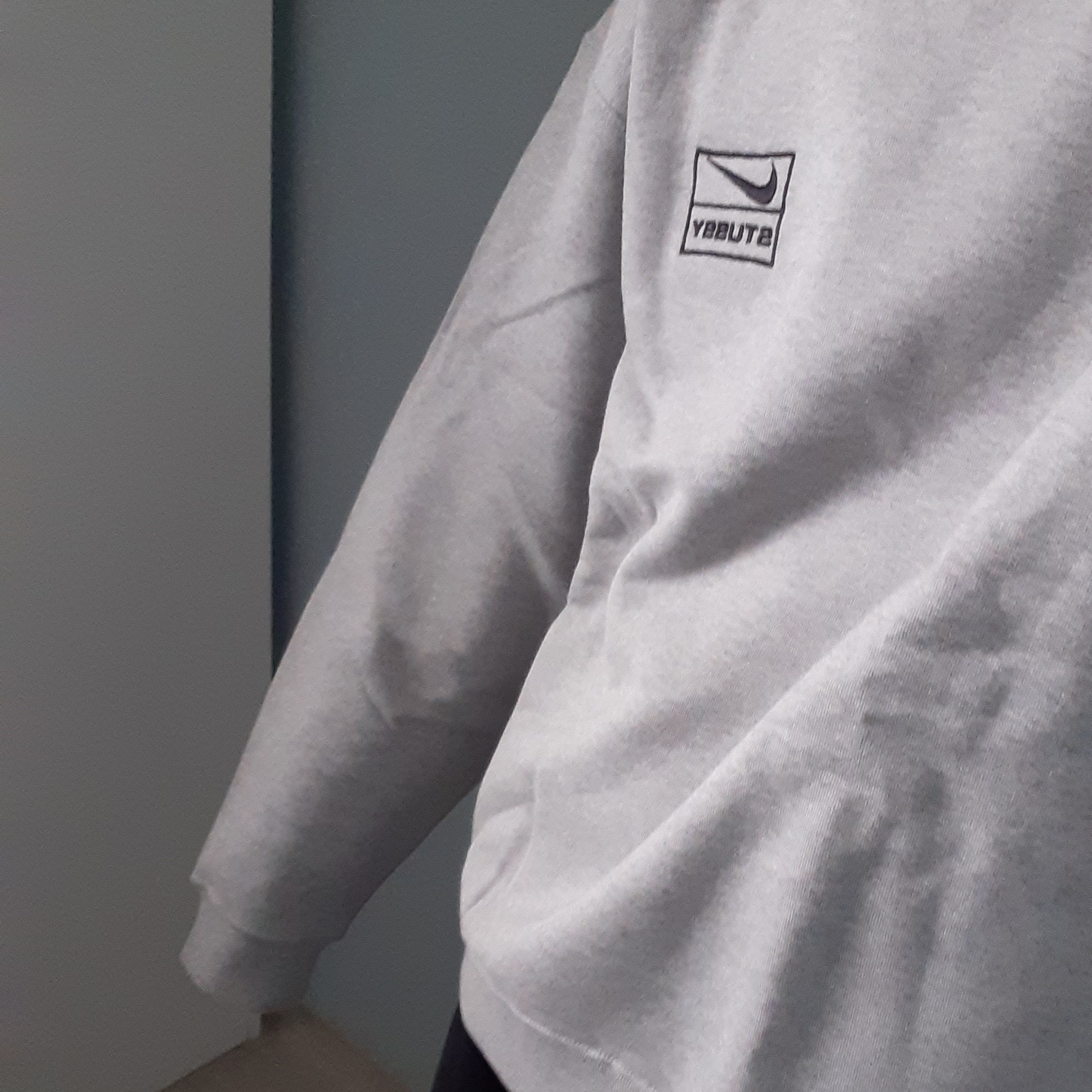 Nike x Stussy NRG Fleece Crewneck Dark Grey Heather (DO9337-063) 착용 스타일 - 2