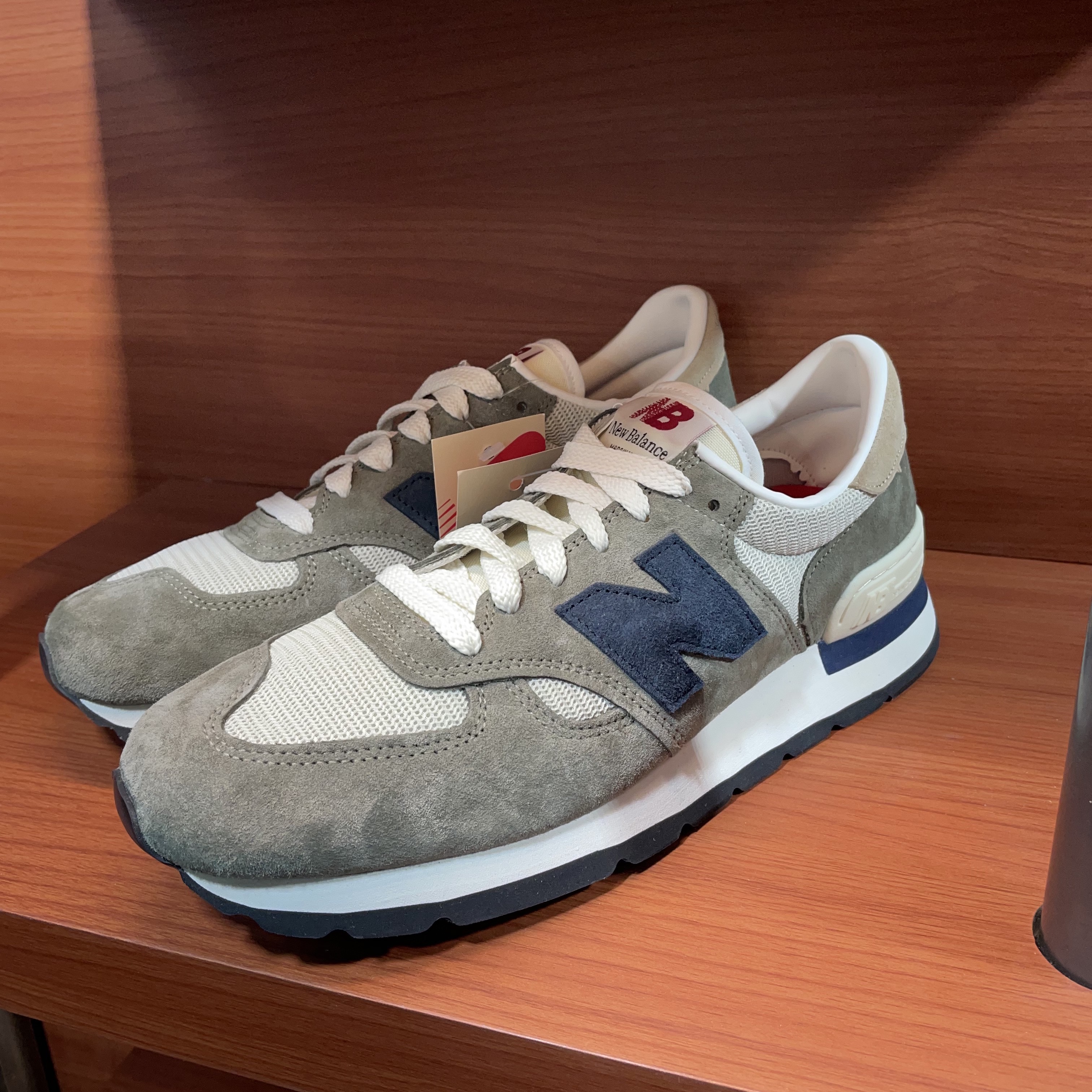New Balance 990v1 Made in USA Olive 착용 스타일