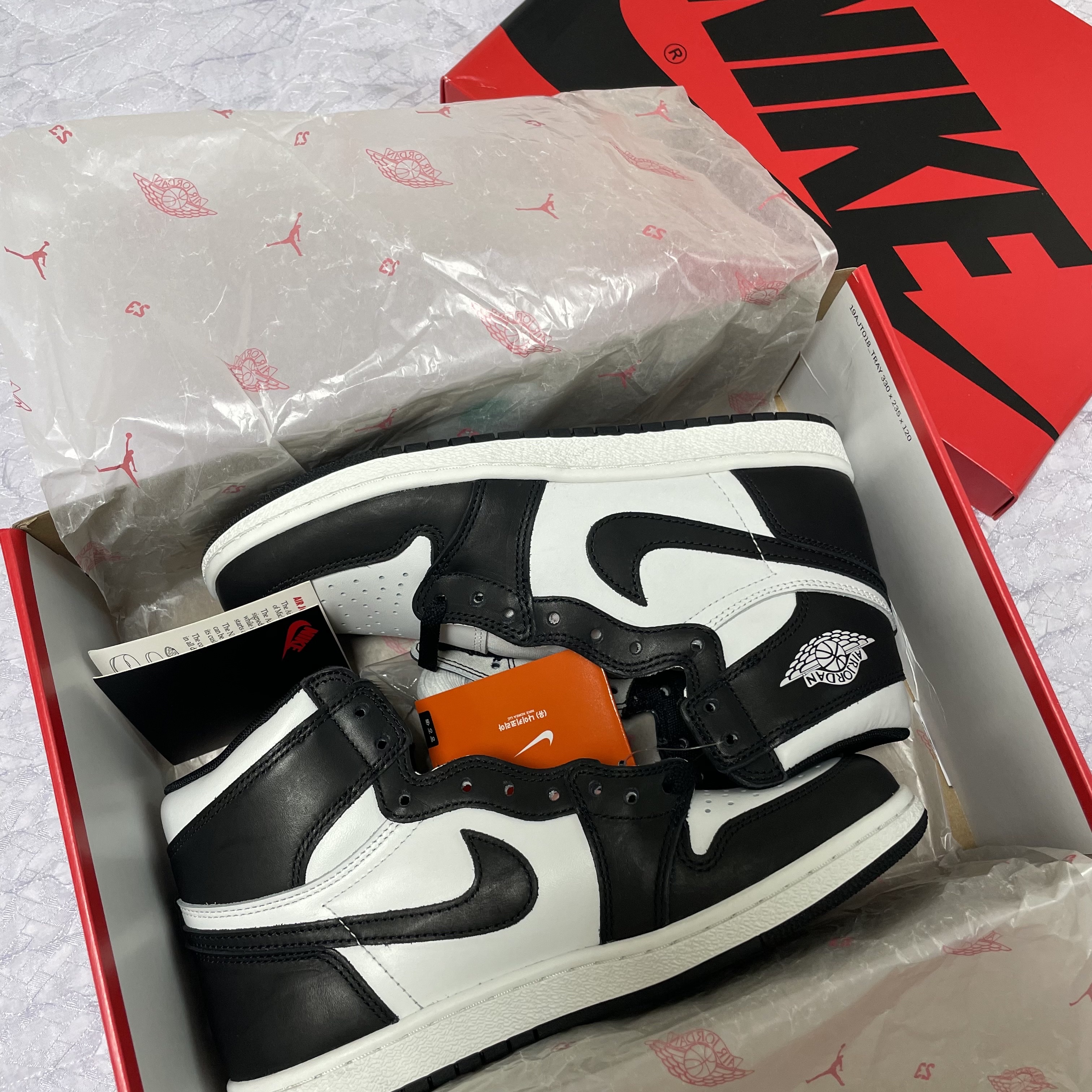 Jordan 1 High 85 Black White 착용 스타일