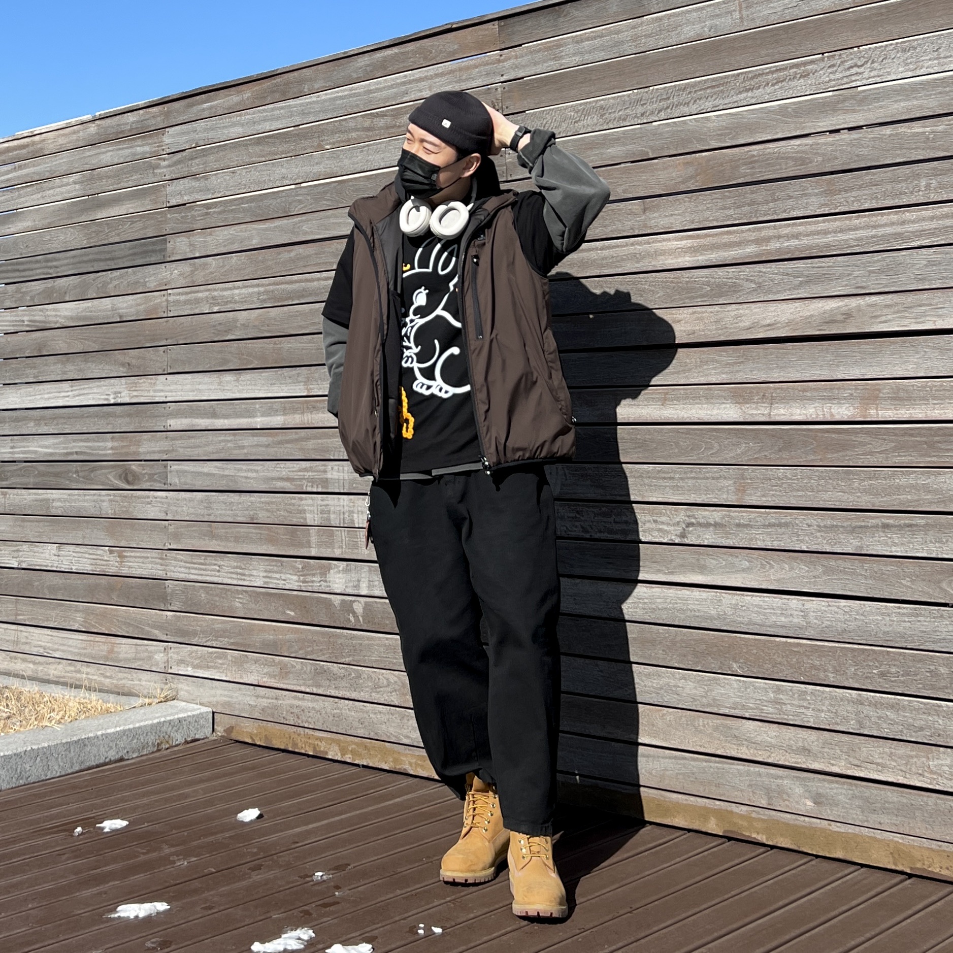 Open Yy Black Rabbit T-Shirt Black 착용 스타일 - 2
