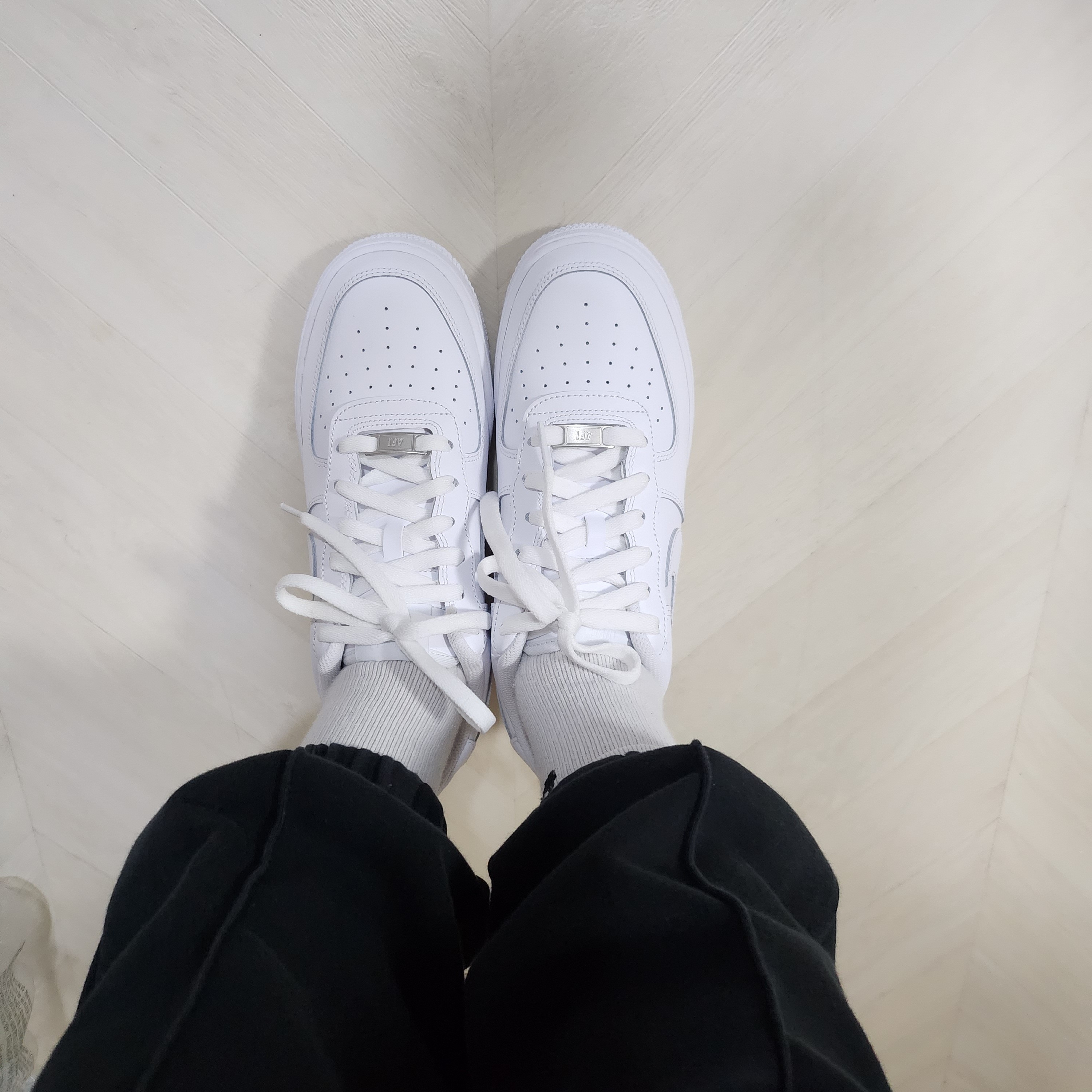 (GS) Nike Air Force 1 LE White 착용 스타일