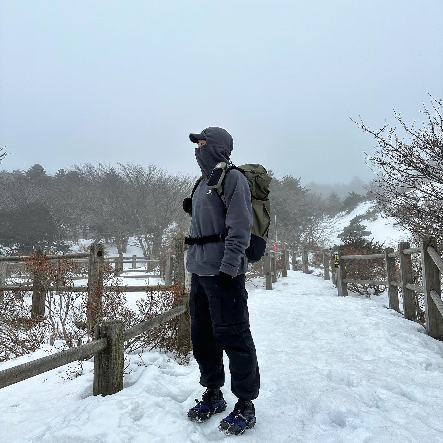 Nike ACG Smith Summit Cargo Pants Black Summit White - Asia, Nike ACG 36 Backpack Medium Olive 착용 스타일 - 1