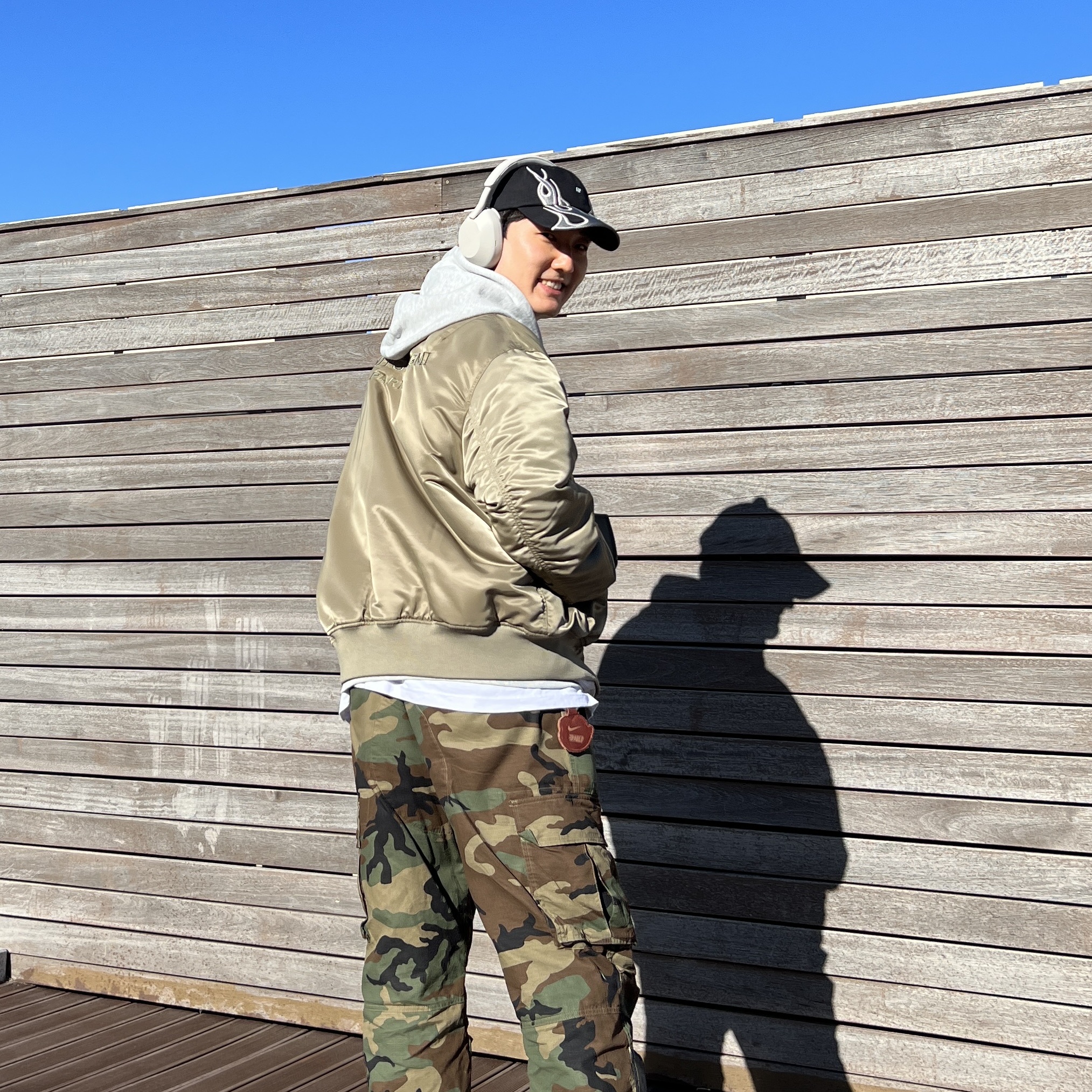 Yeezy Gap Engineered By Balenciaga Flame Cap Black, New Balance 992 Made in USA White Silver 착용 스타일 - 3