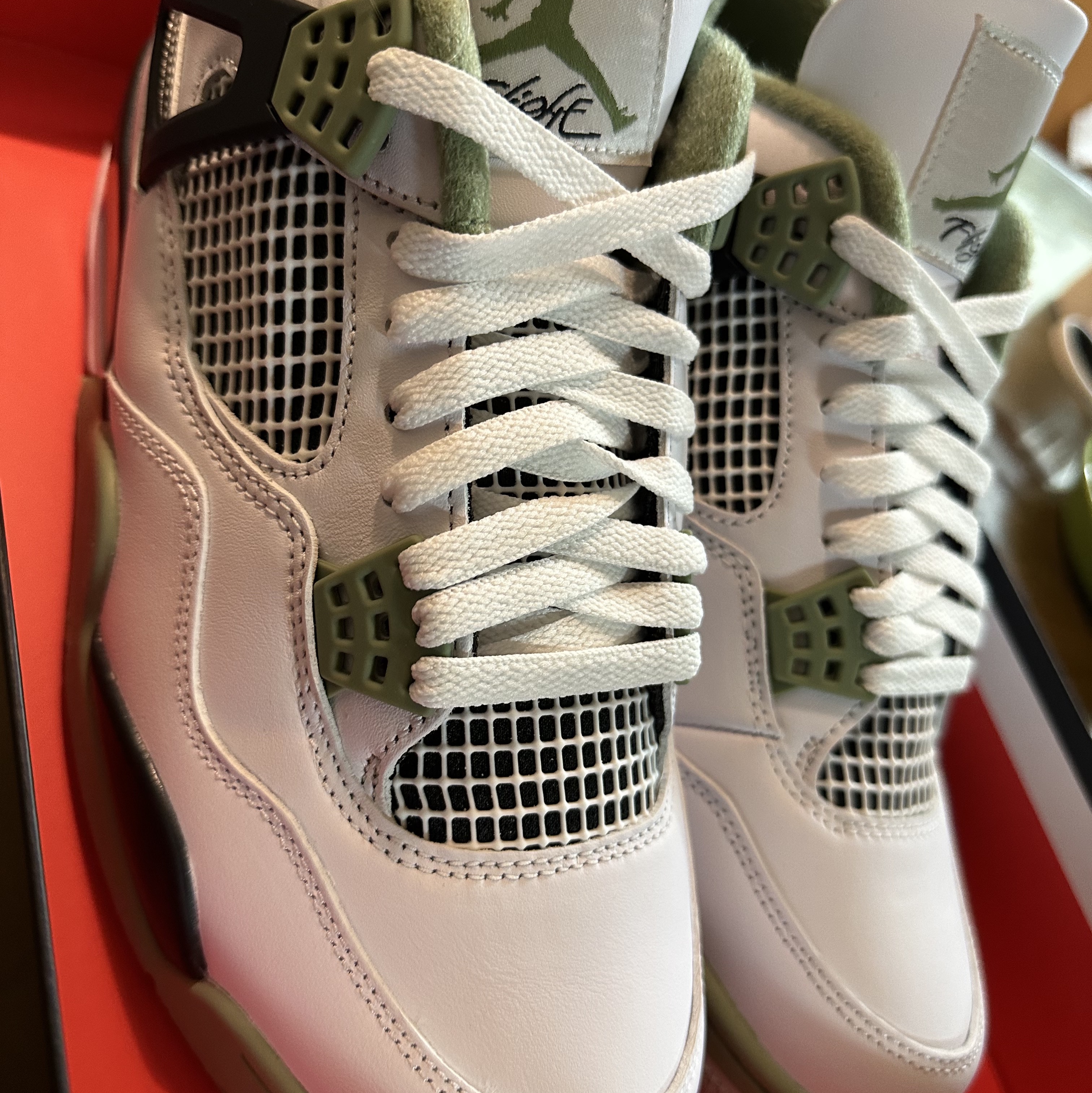 (W) Jordan 4 Retro Oil Green 착용 스타일 - 5