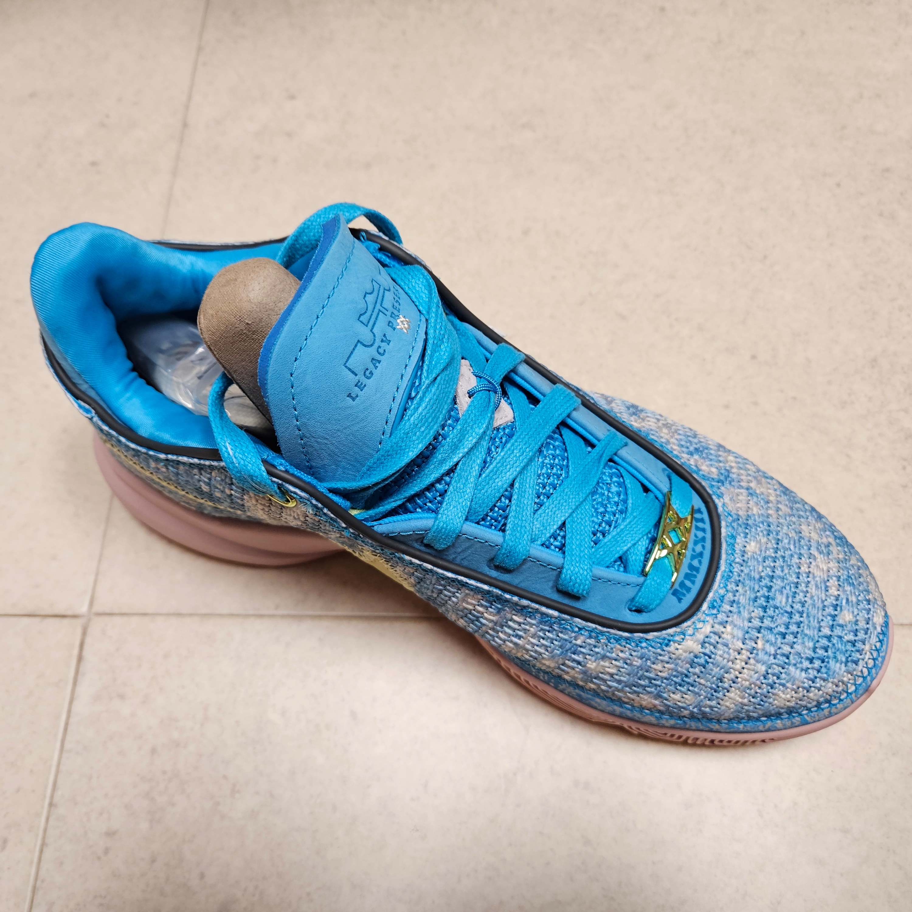 Nike LeBron XX ASW EP Blue Lightning Coconut Milk 착용 스타일 - 2