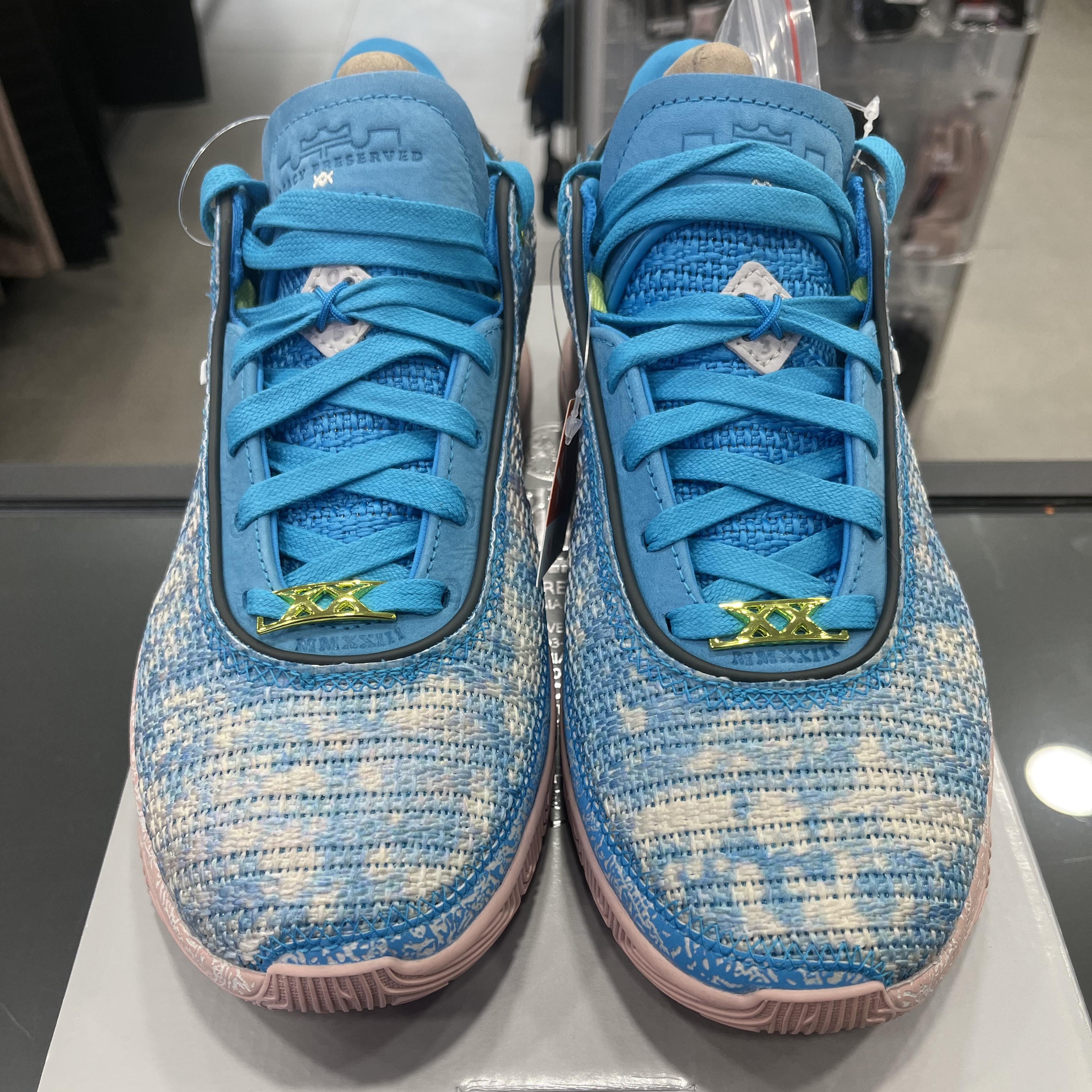 Nike LeBron XX ASW EP Blue Lightning Coconut Milk 착용 스타일 - 2
