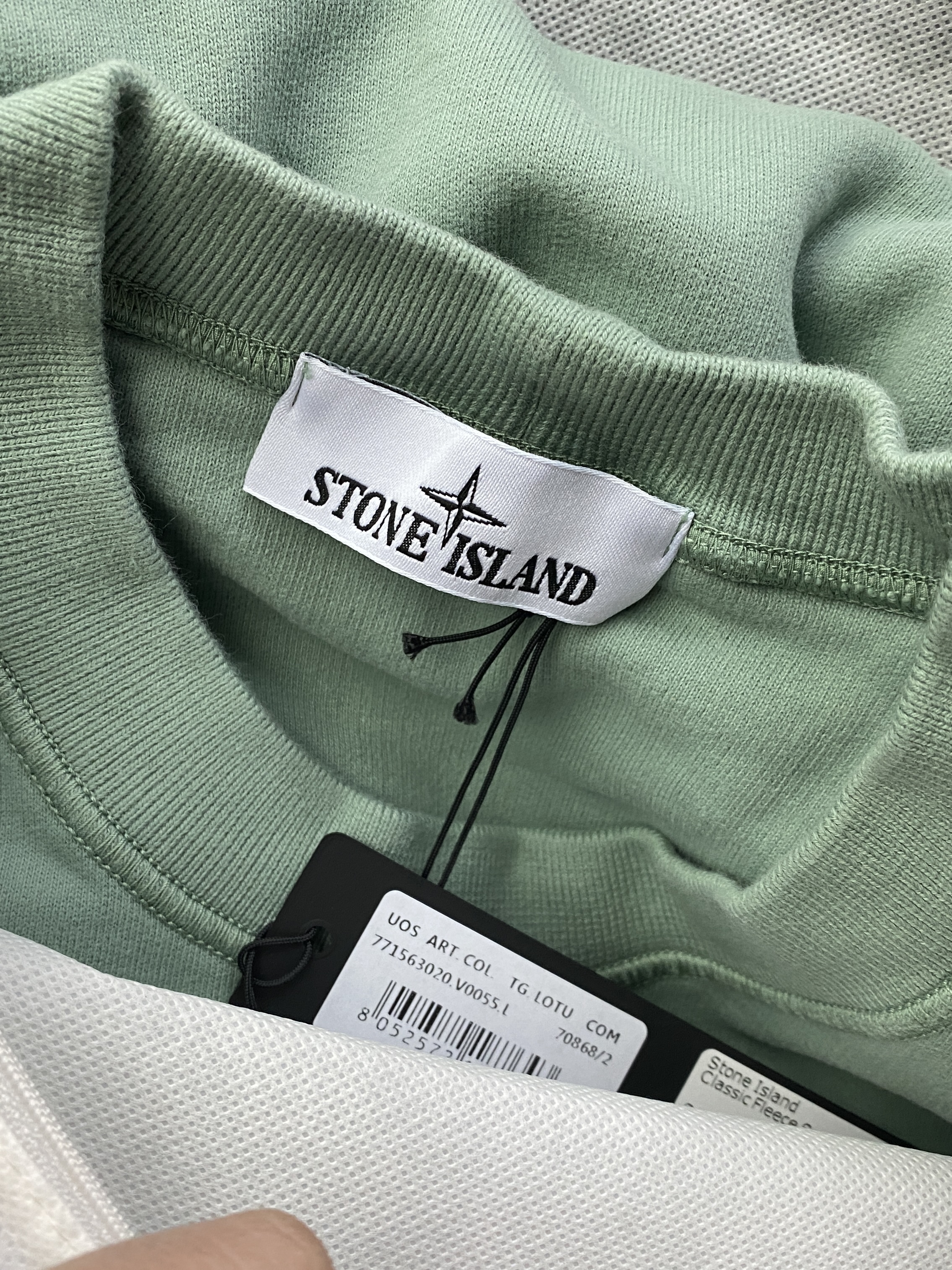 Stone Island 63020 Crewneck Sweatshirt Olive - 22FW 착용 스타일