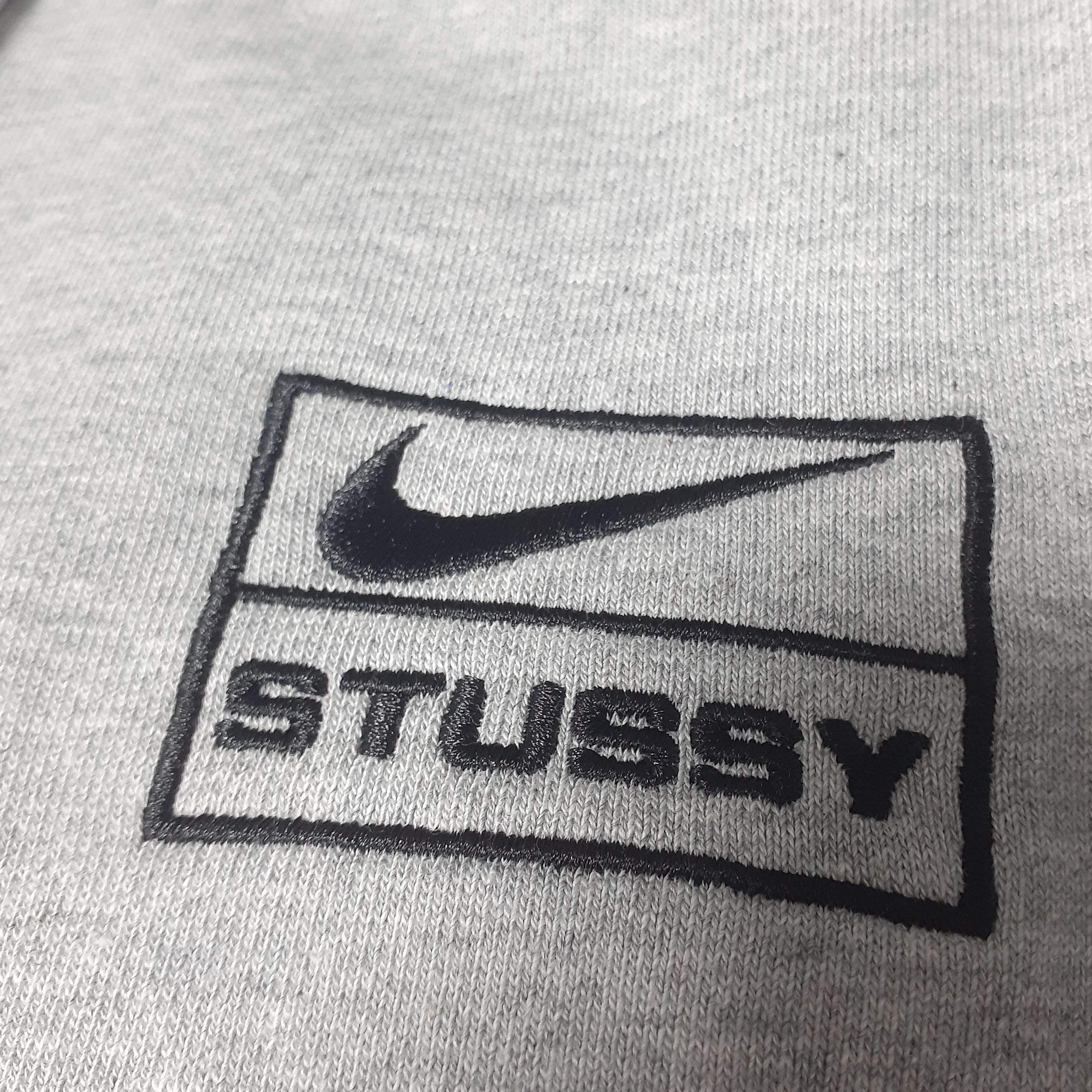 Nike x Stussy NRG Fleece Crewneck Dark Grey Heather (DO9337-063) 착용 스타일 - 1