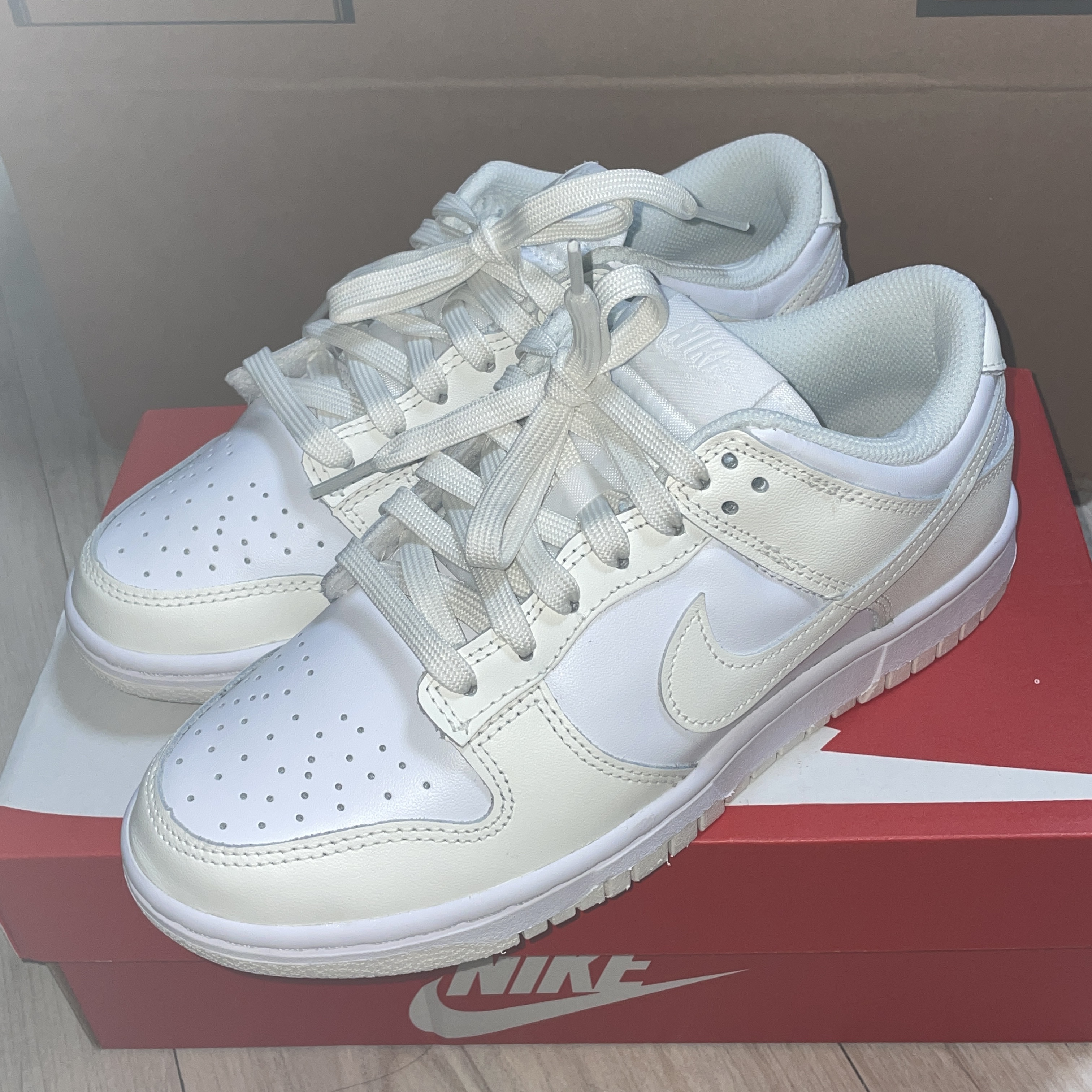 (W) Nike Dunk Low White and Sail 착용 스타일