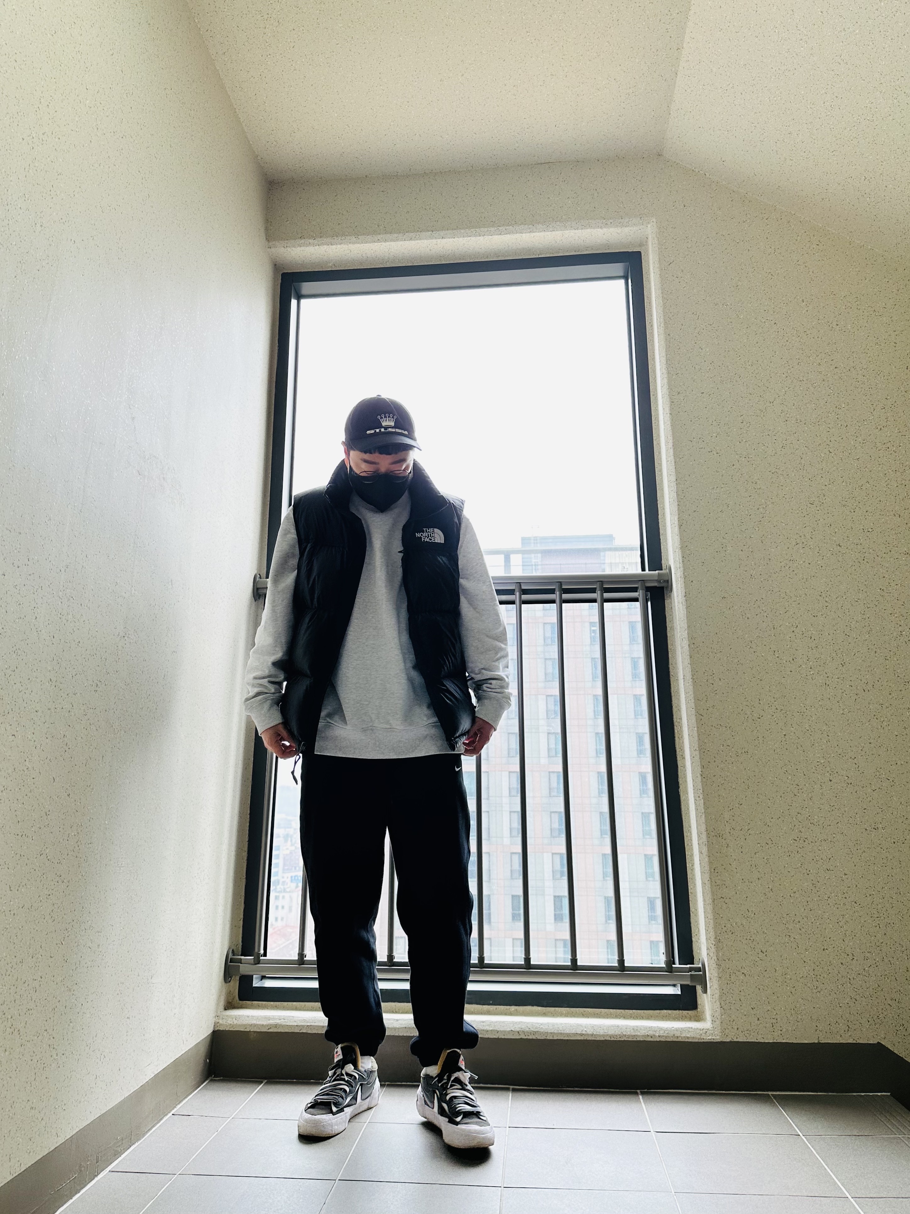 Stussy 93 Slick Crown Low Pro Cap Black, The North Face Nuptse Hybrid Down Ball Vest Black 착용 스타일 - 2