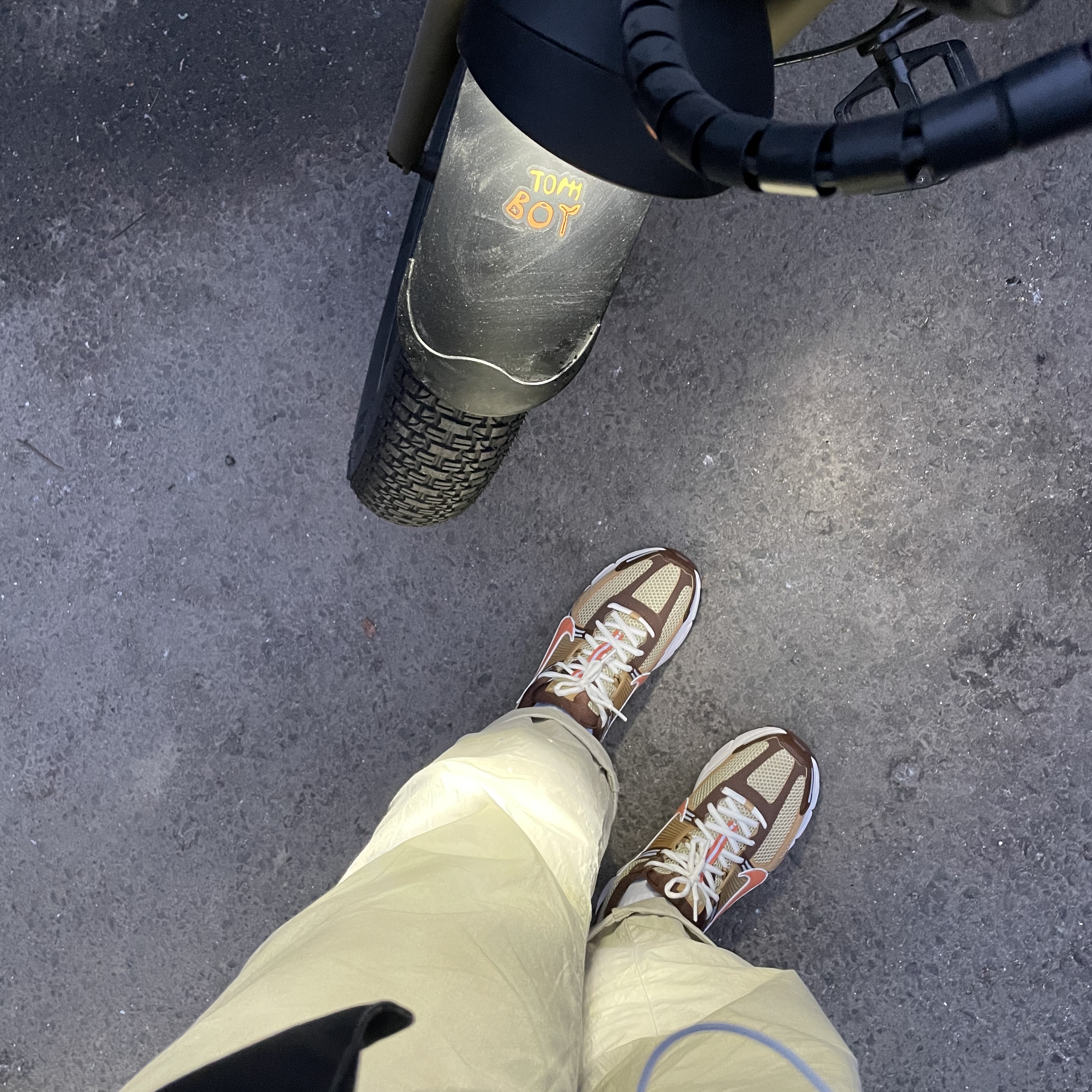 Nike Zoom Vomero 5 Wheat Grass and Cacao Wow 착용 스타일