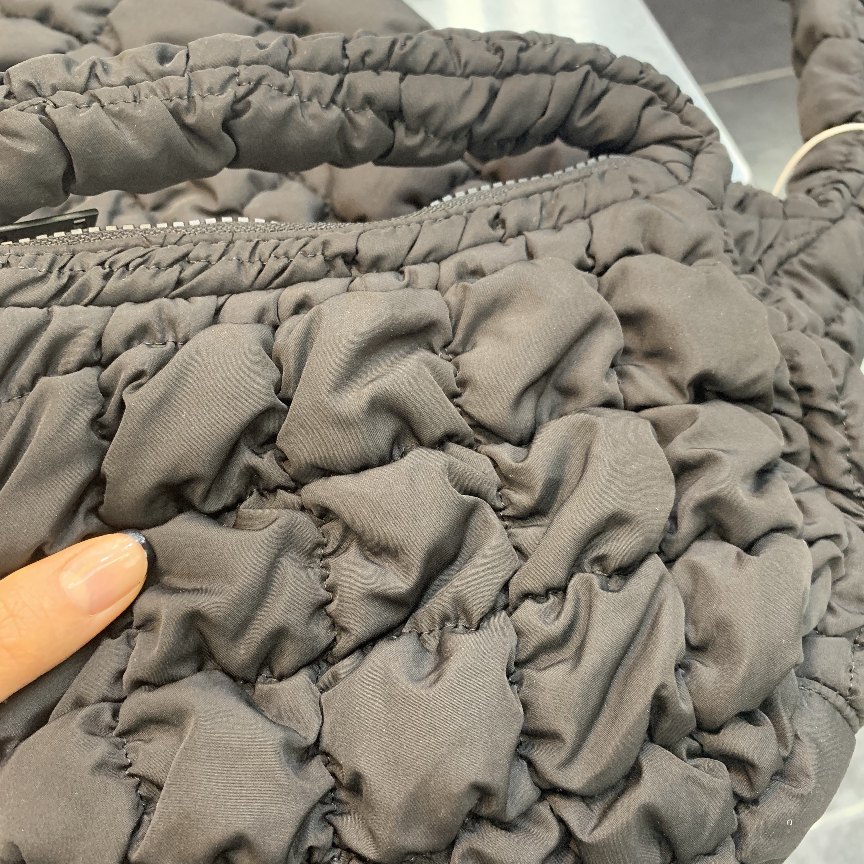 COS Quilted Mini Bag Black, COS Quilted Micro Bag Black 착용 스타일