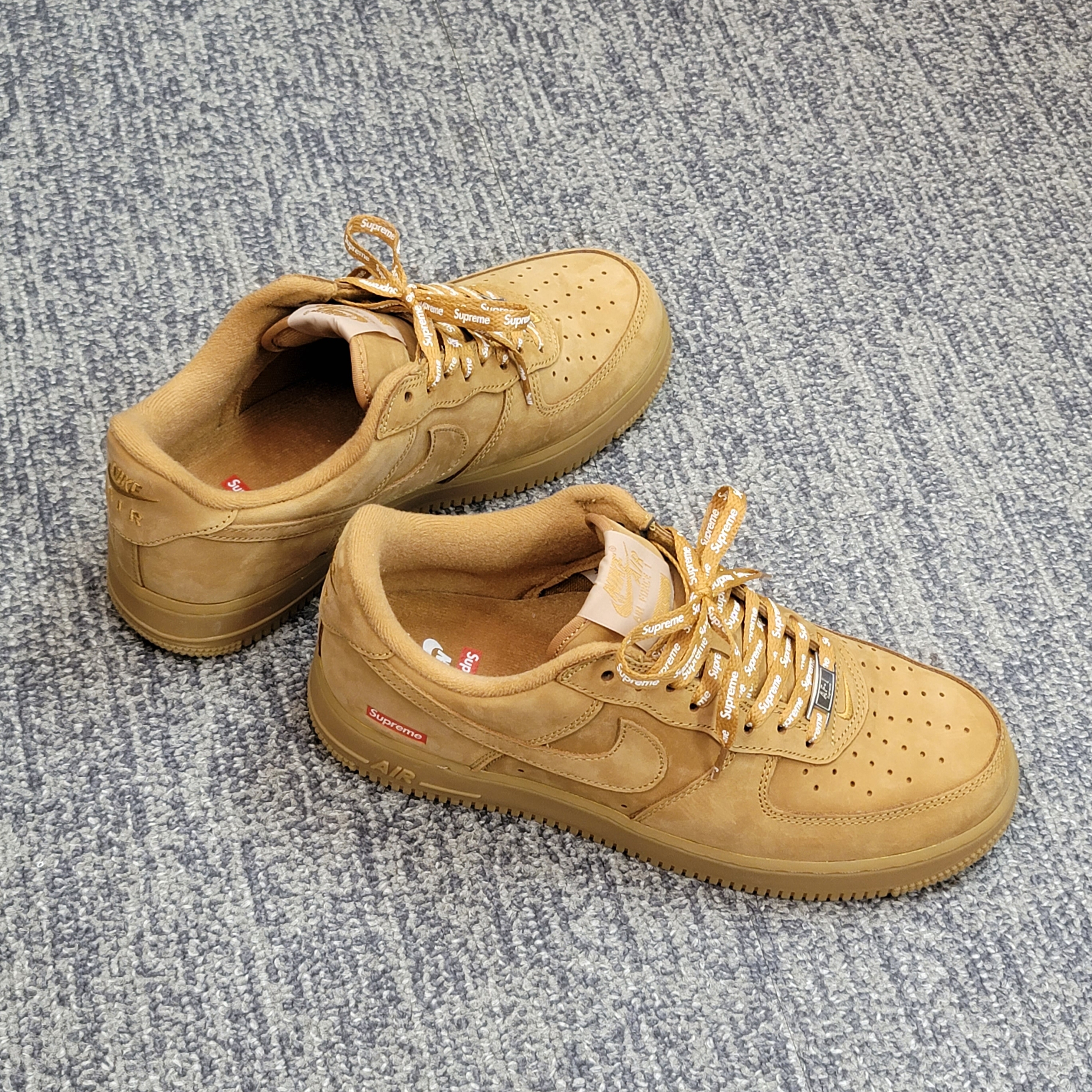Nike x Supreme Air Force 1 Low Flax 착용 스타일