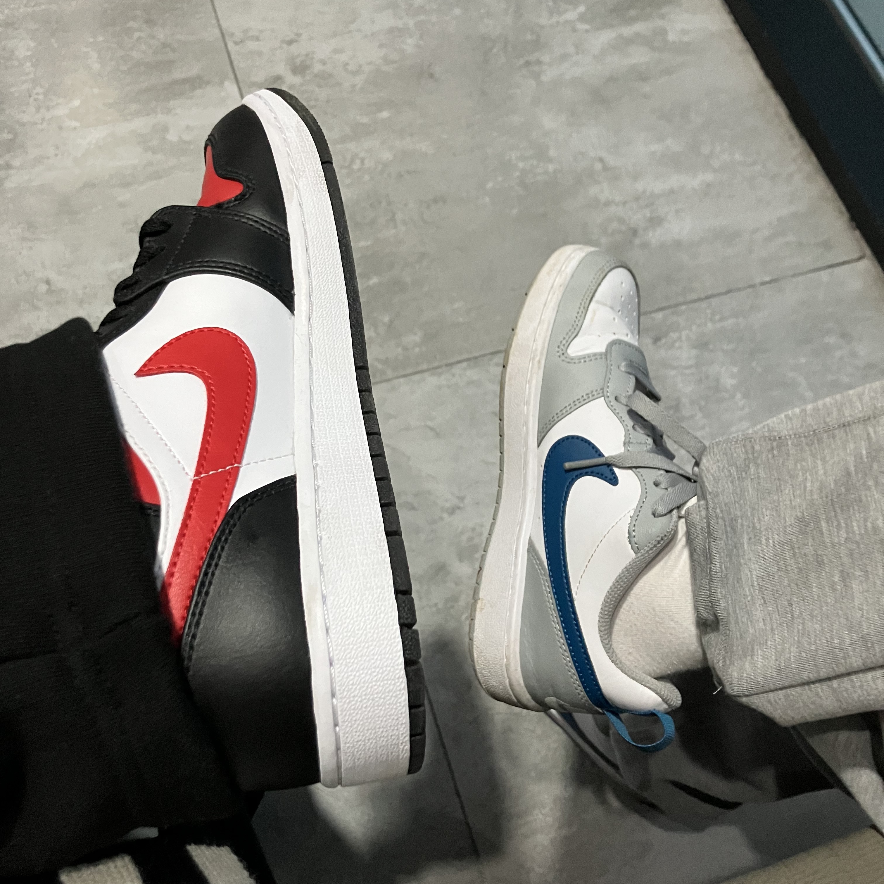 Jordan 1 Mid Black Fire Red, (GS) Nike Court Borough Low 2 Light Smoke Grey 착용 스타일