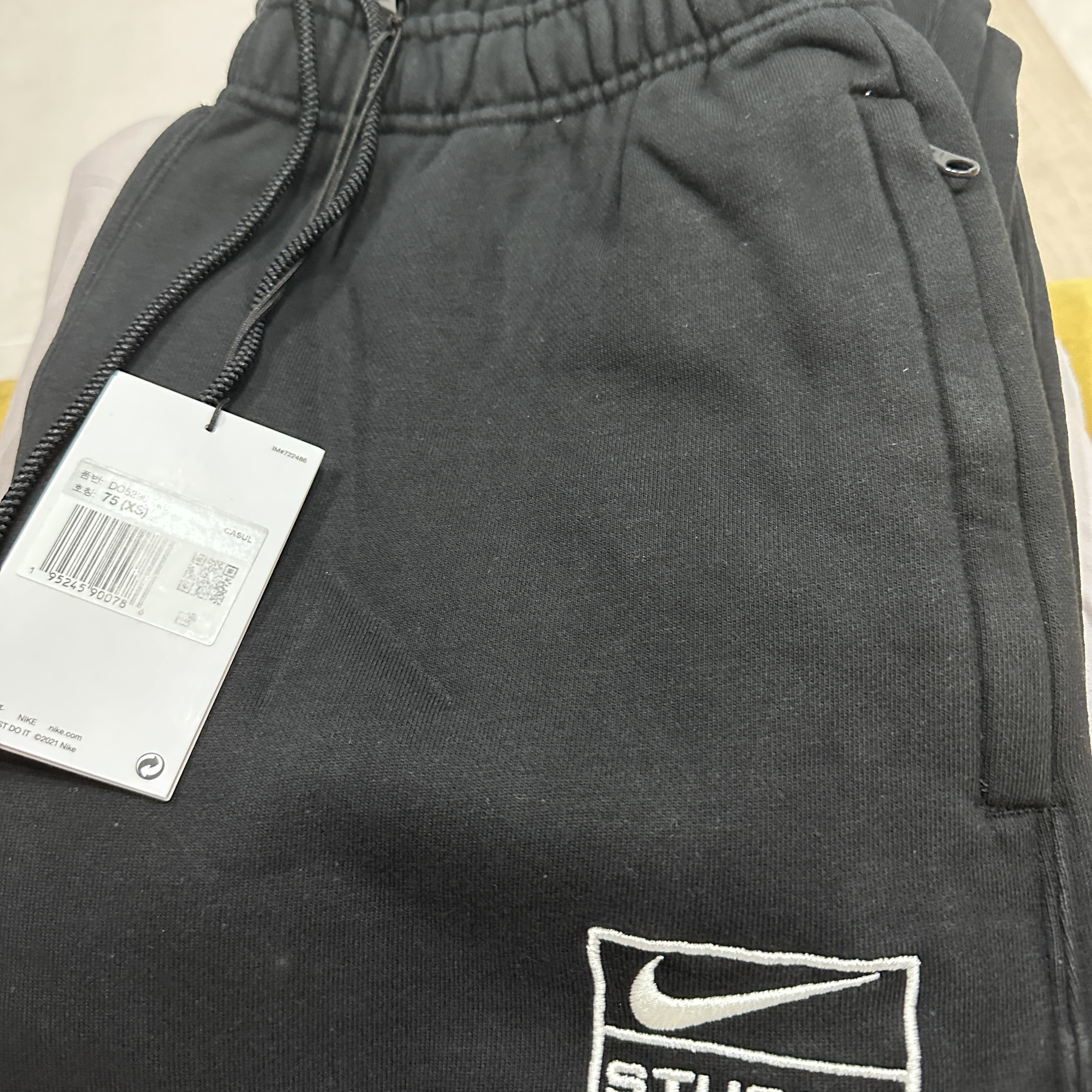 Nike x Stussy NRG Washed Fleece Pants Black (DO5296-010) 착용 스타일 - 1
