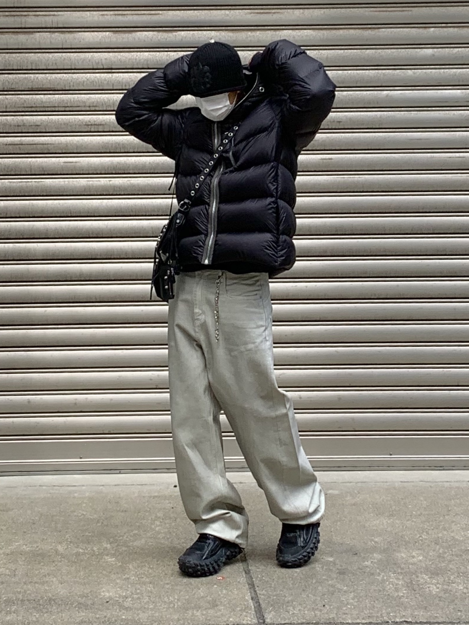 Balenciaga Defender Sneakers Black, Balenciaga Arena Lambskin Aged Silver Hardware Le Cagole XS Flap Bag Black 착용 스타일 - 3