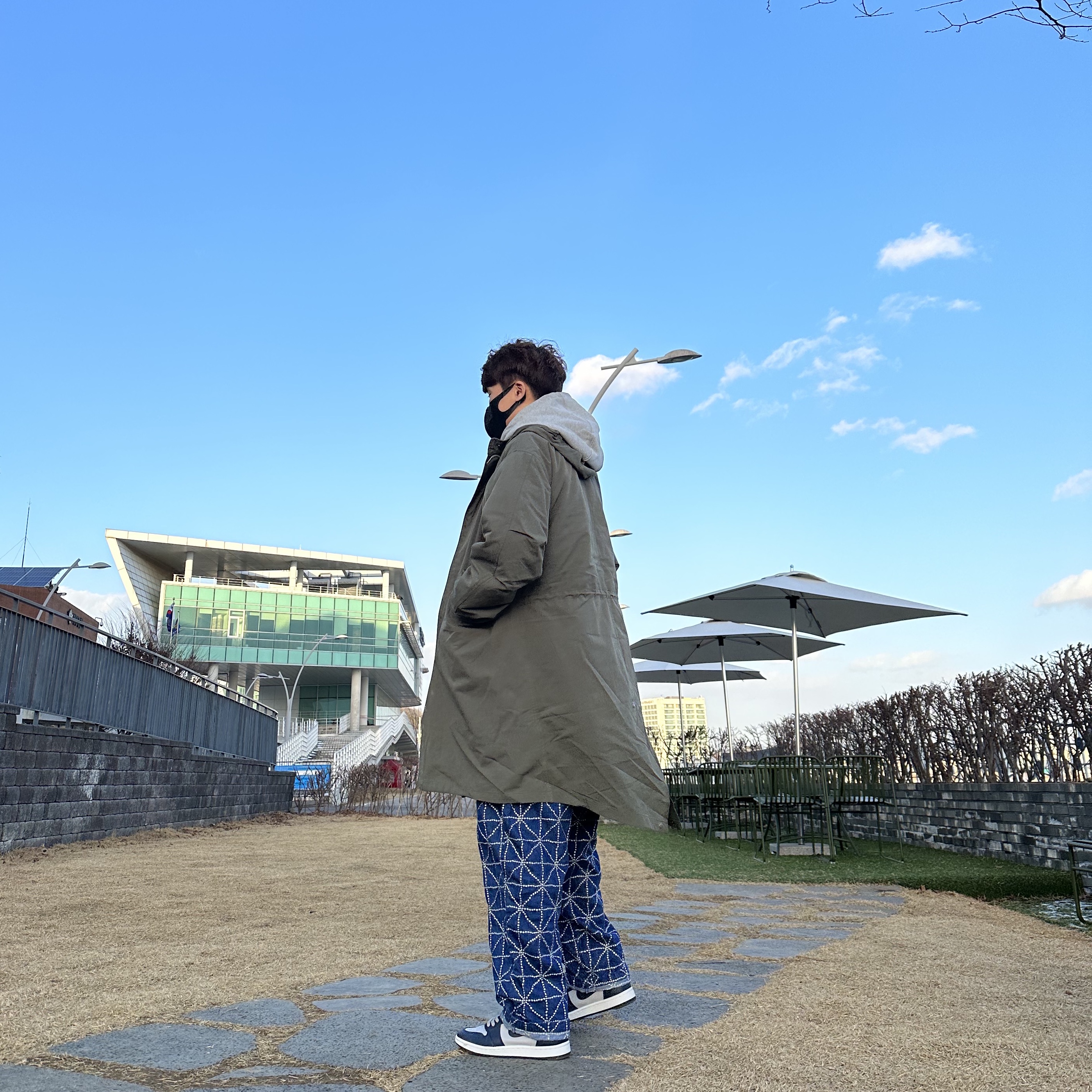 Jordan 1 High 85 College Navy, Nike NRG Solo Swoosh Fleece Hoodie Dark Grey Heather - Asia 착용 스타일 - 1