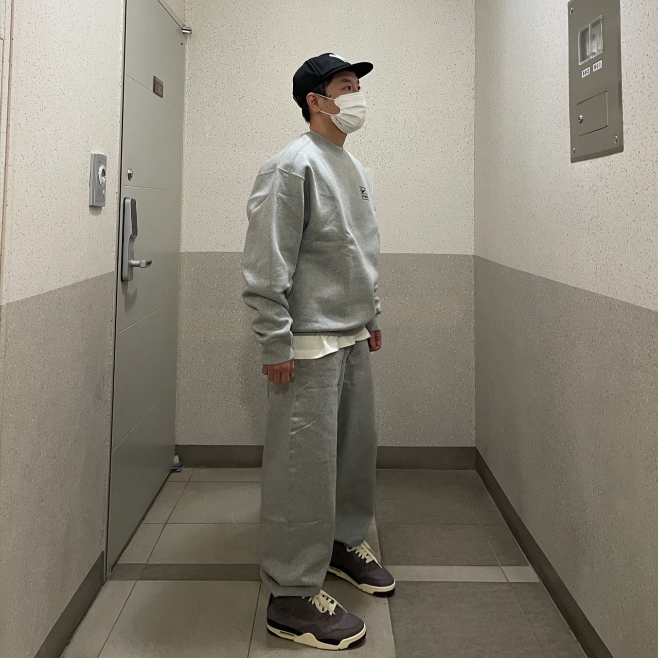 Jordan 4 x A Ma Maniere Retro Violet Ore, Nike x Stussy NRG Fleece Crewneck Dark Grey Heather (DO9337-063) 착용 스타일