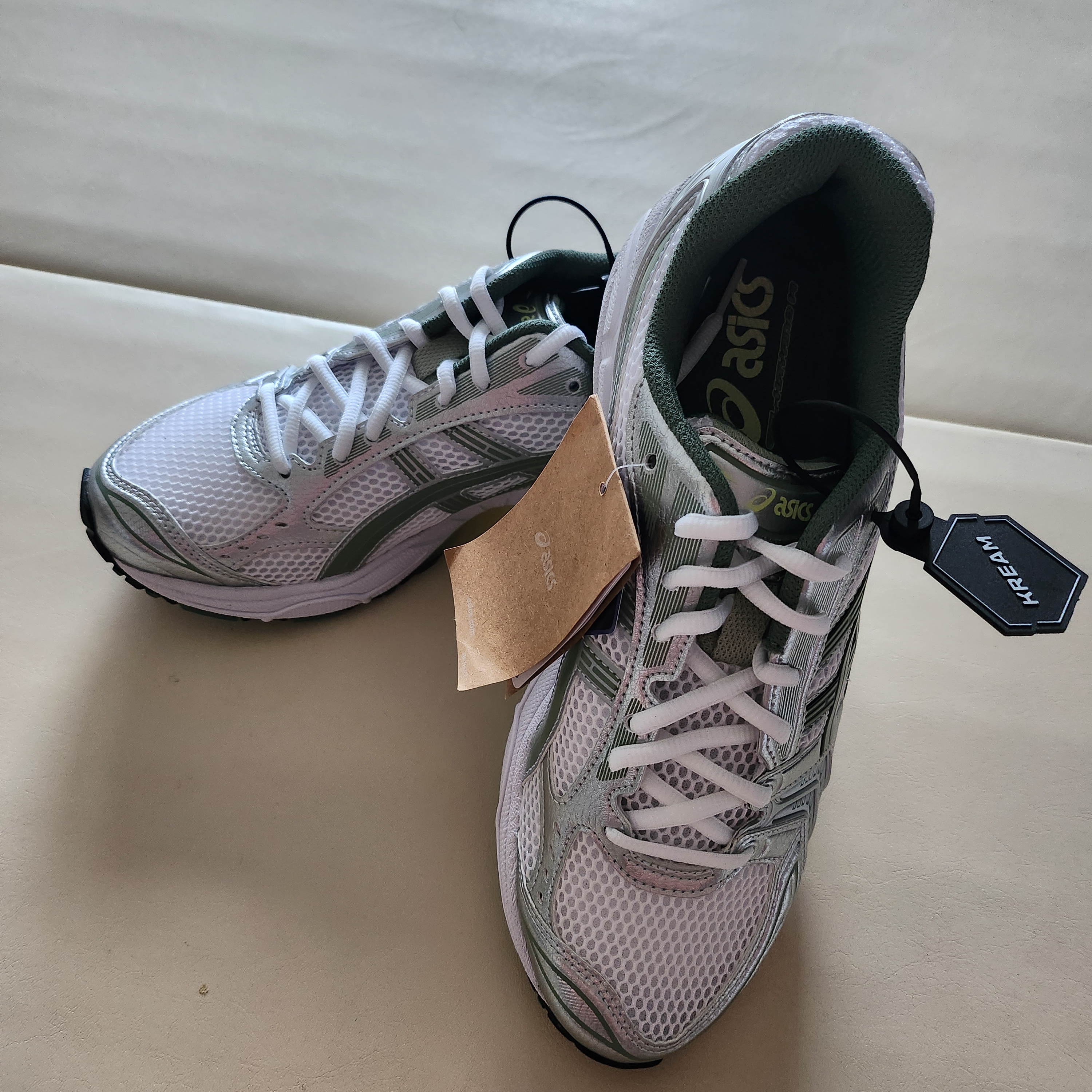 Asics Gel-Kayano 14 White Slate Grey 착용 스타일 - 2