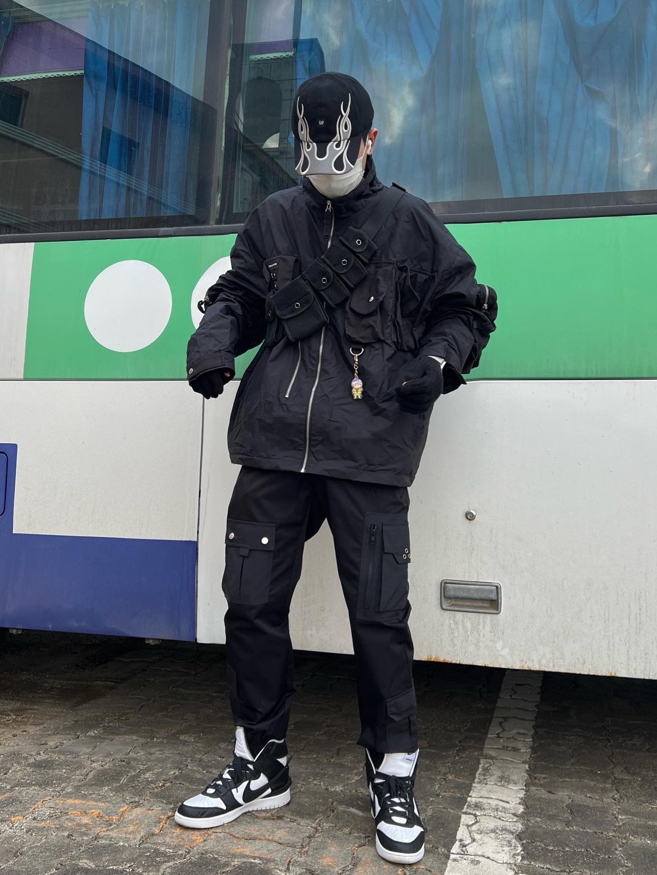 Yeezy Gap Engineered By Balenciaga Flame Cap Black, Nike x Ambush Dunk High Black 착용 스타일 - 3