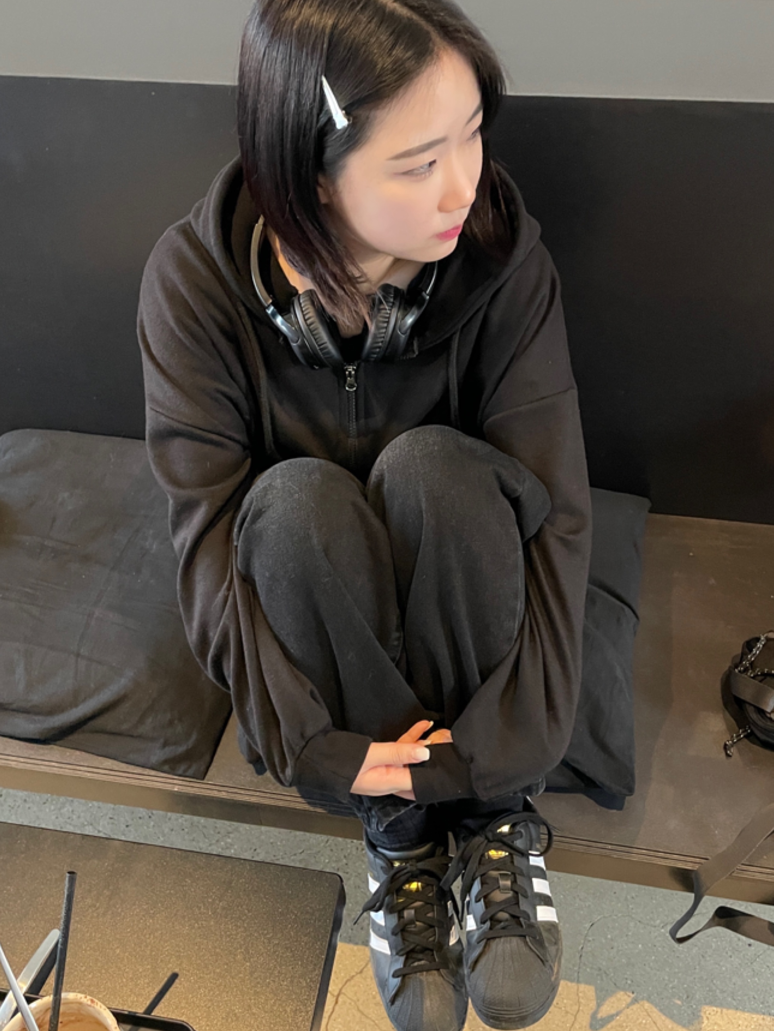 Adidas Superstar Core Black White, Adidas Superstar Premium White Black 착용 스타일 - 1