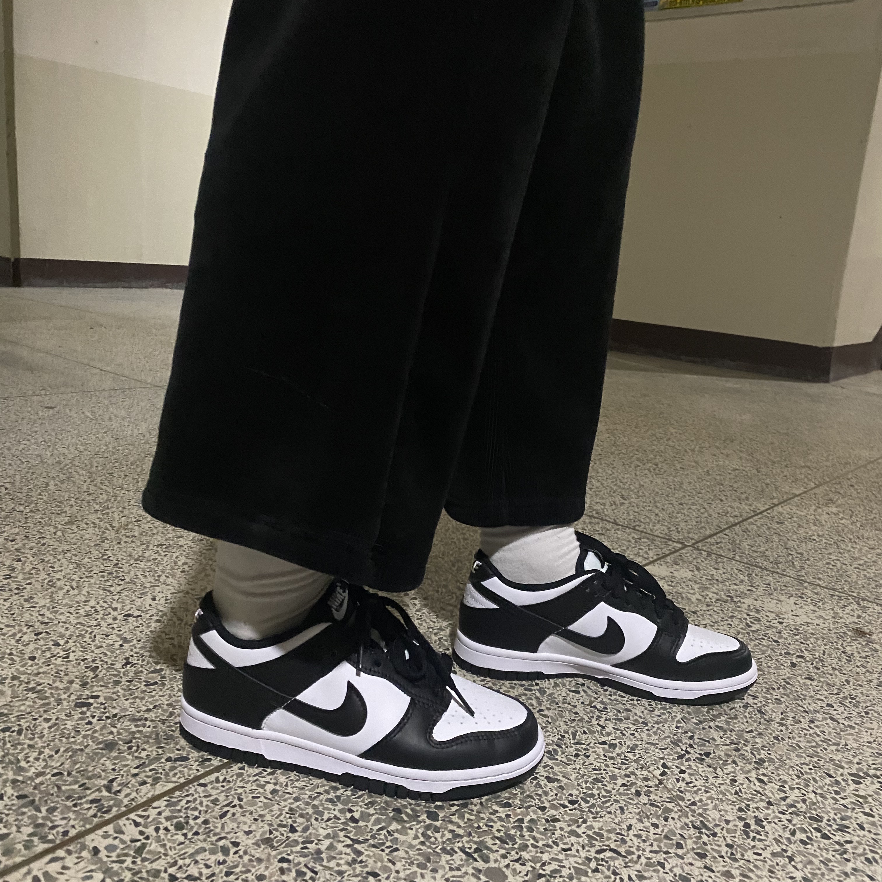 (GS) Nike Dunk Low Black 착용 스타일 - 2