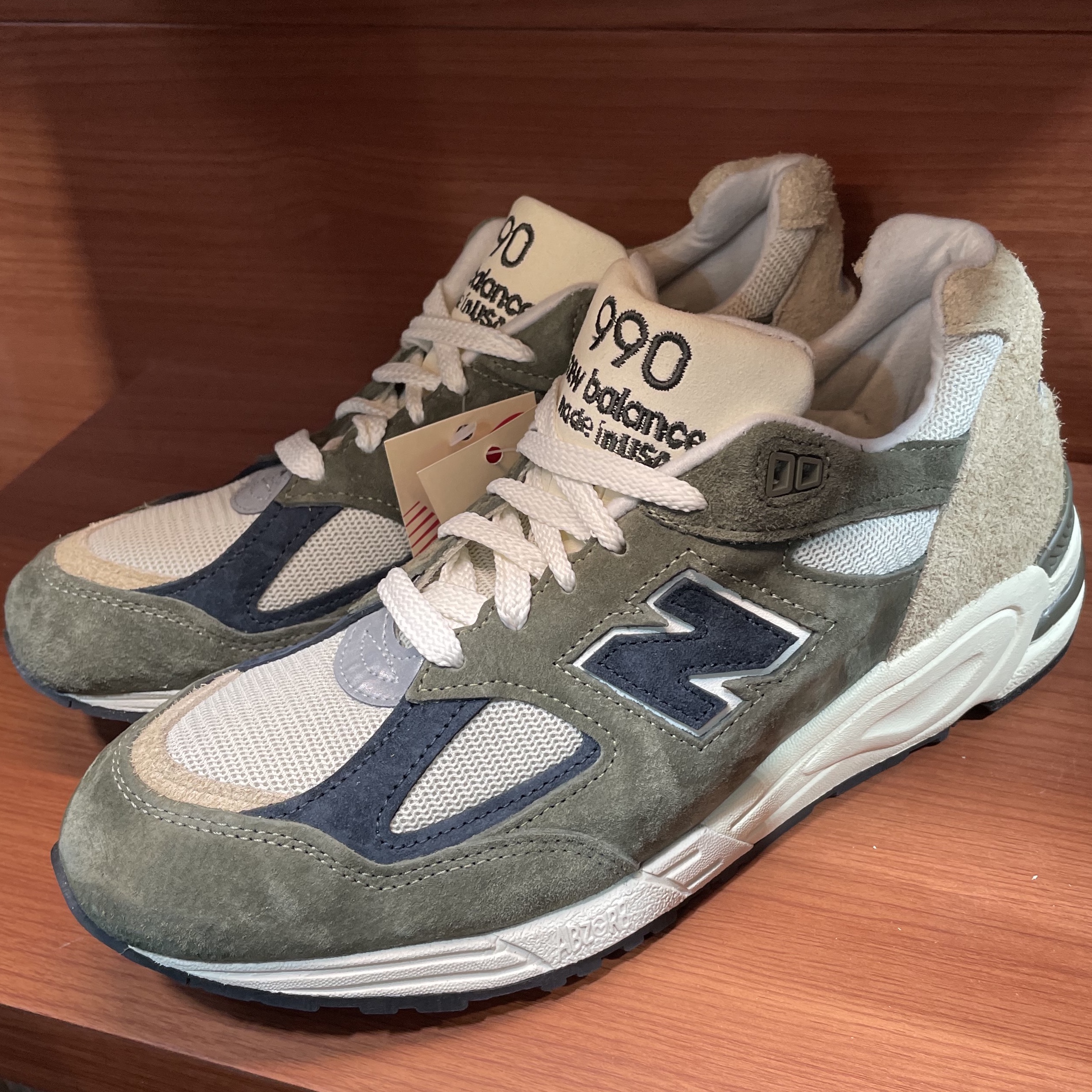 New Balance 990v2 Made in USA Grey Tan 착용 스타일