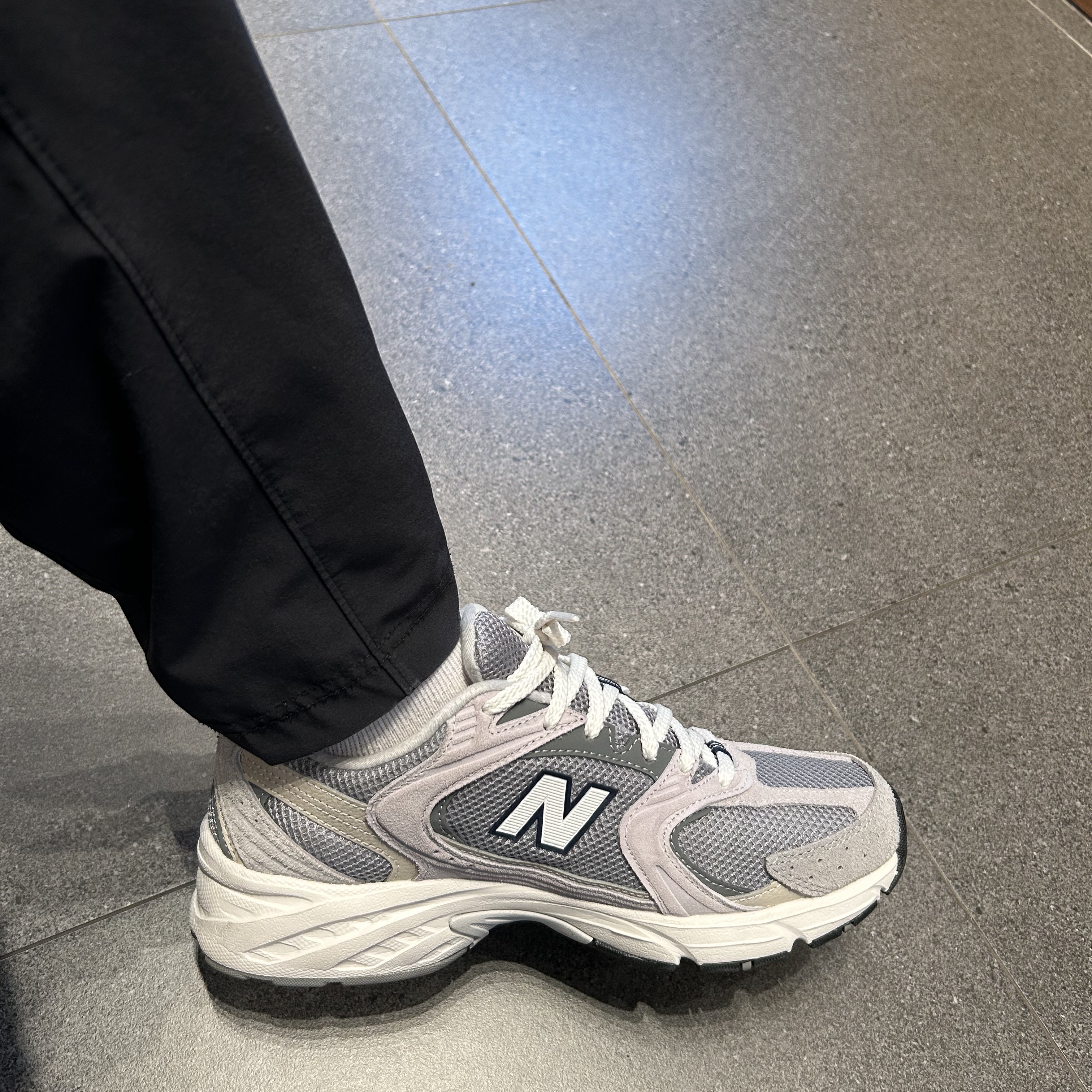 New Balance 530 Gray 착용 스타일