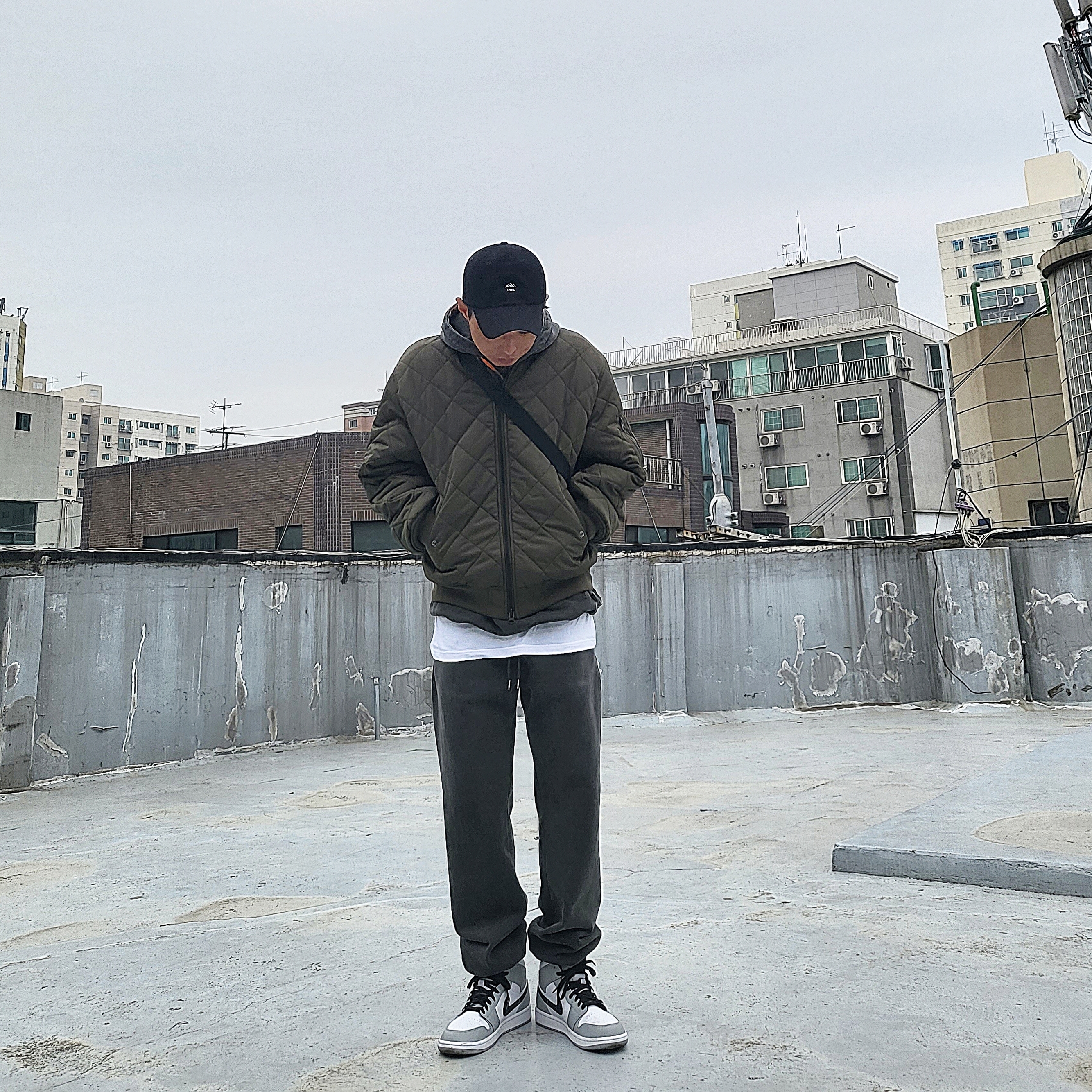 Jordan 1 Mid Light Smoke Grey 착용 스타일
