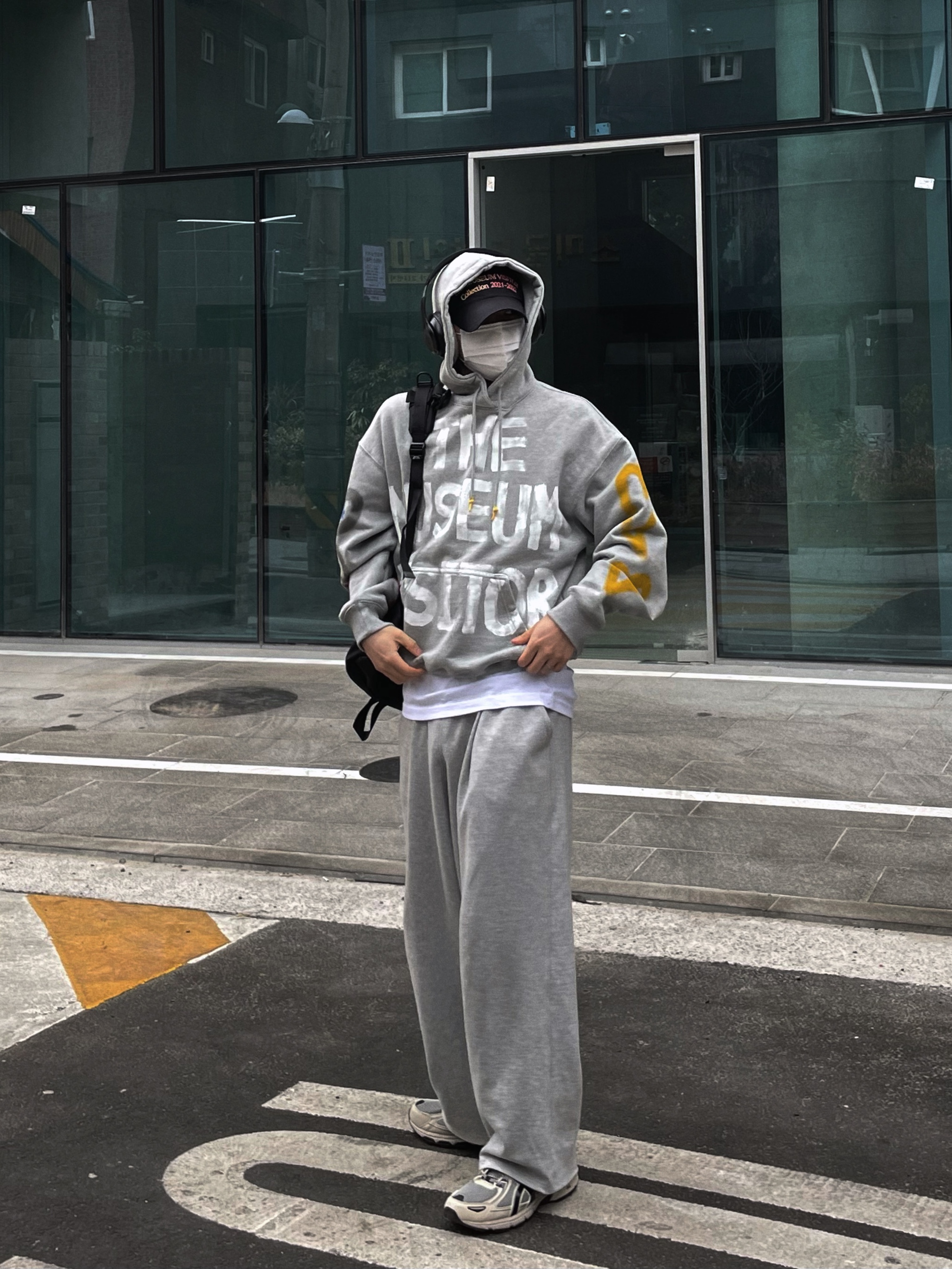 The Museum Visitor Sprayed Ball Cap Black, Asics Gel-Venture 6 Feather Grey Black 착용 스타일 - 3