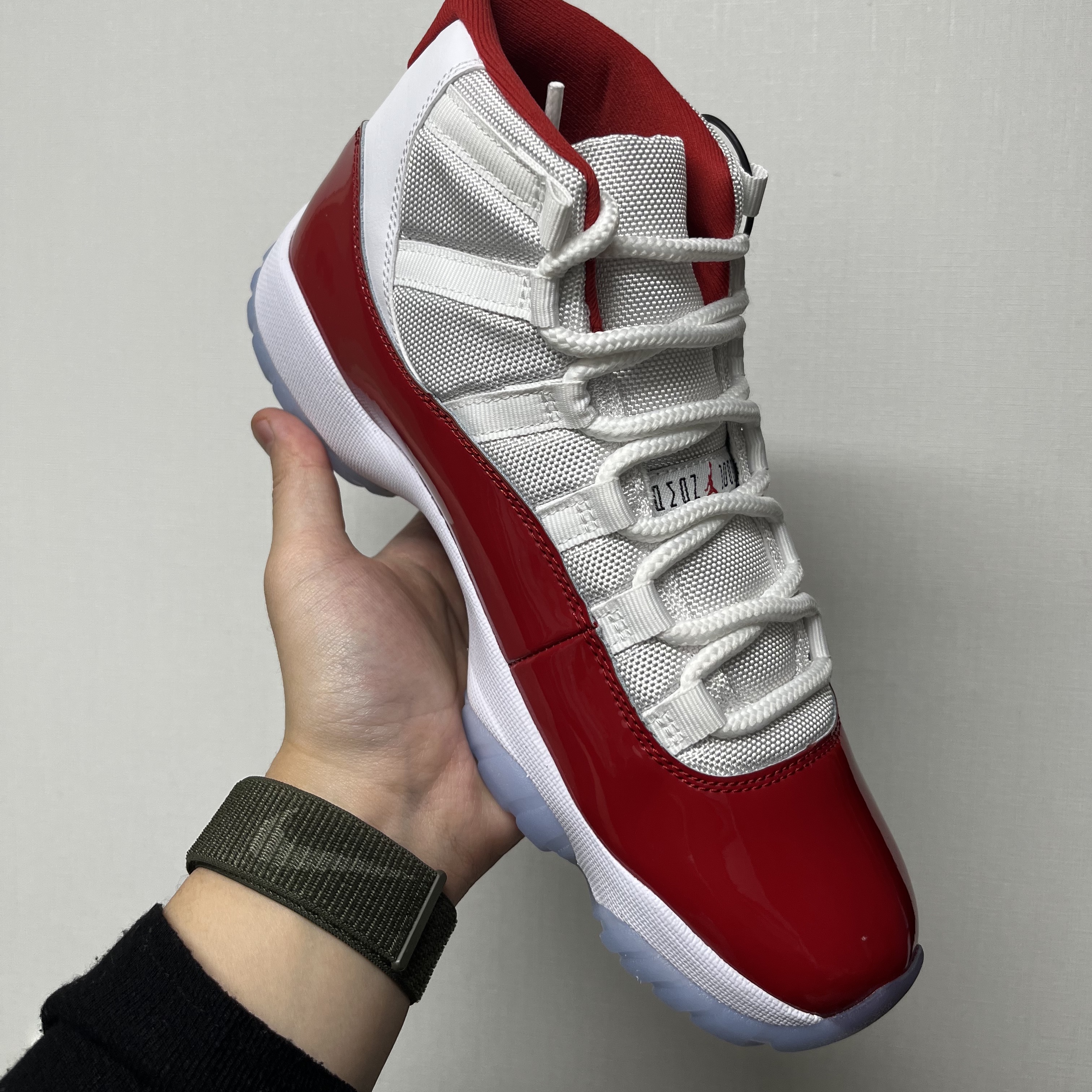 Jordan 11 Retro Varsity Red 착용 스타일