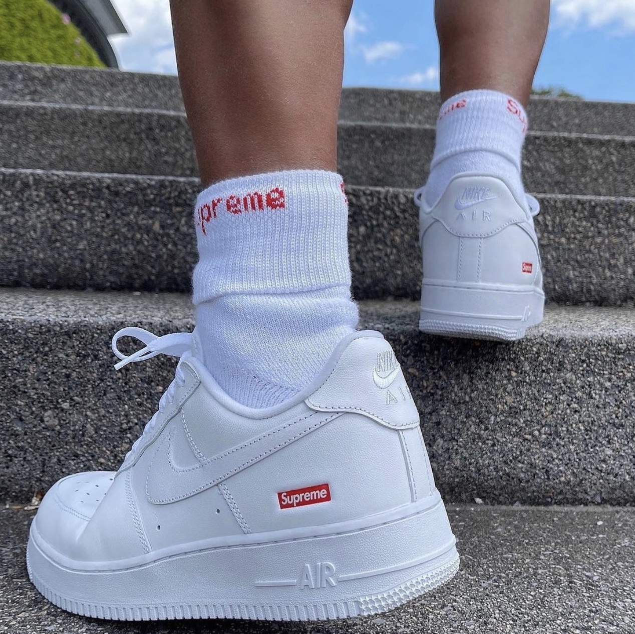 Nike x Supreme Air Force 1 Low White 착용 스타일 - 3