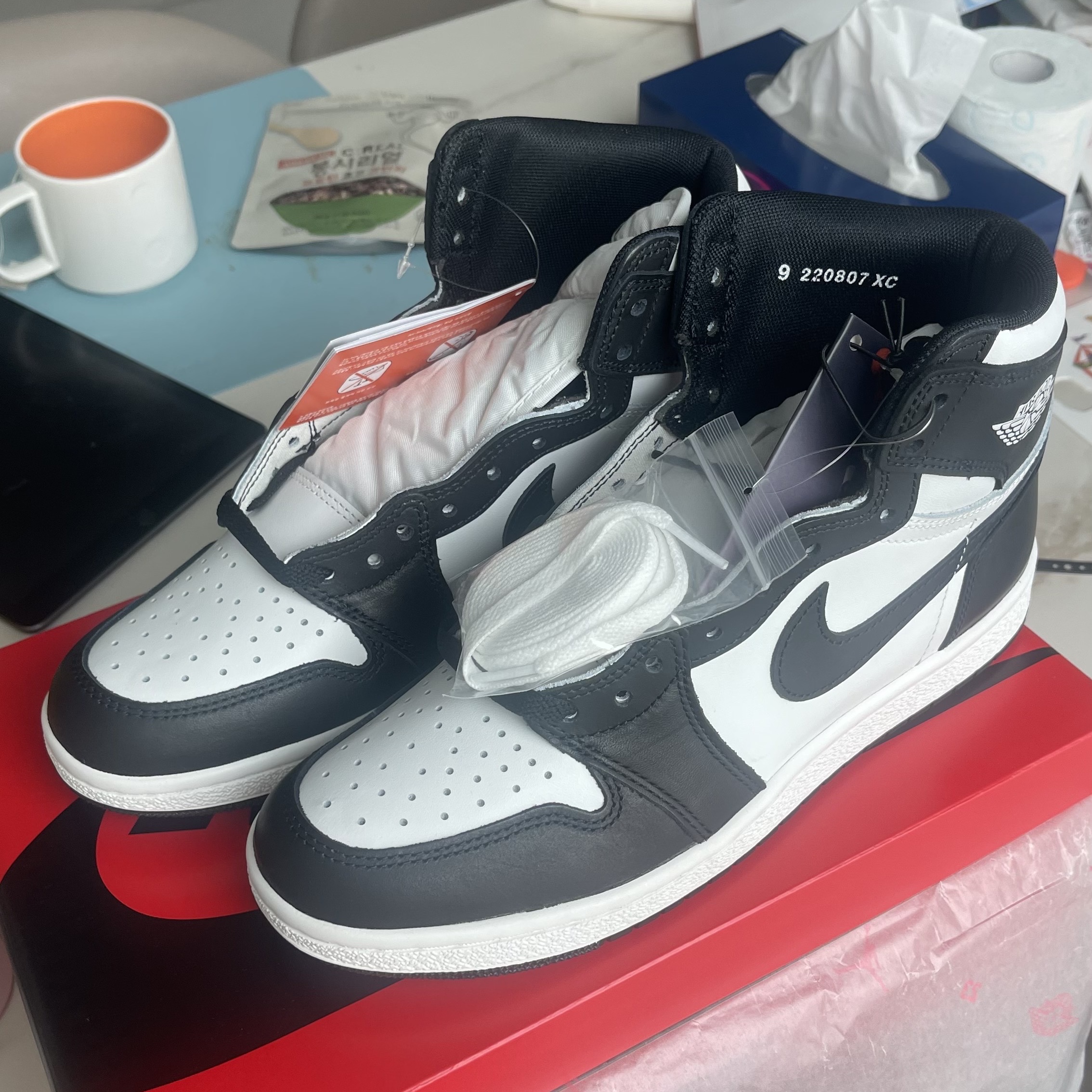 Jordan 1 High 85 Black White 착용 스타일