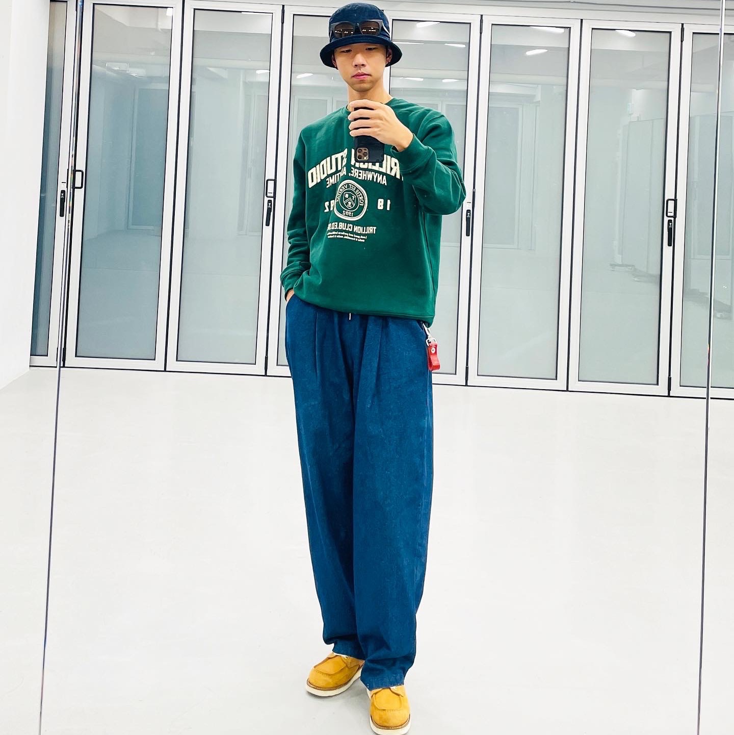 Human Made Round Denim Bucket Hat Indigo, Supreme Leather Key Loop Red - 21SS 착용 스타일 - 2